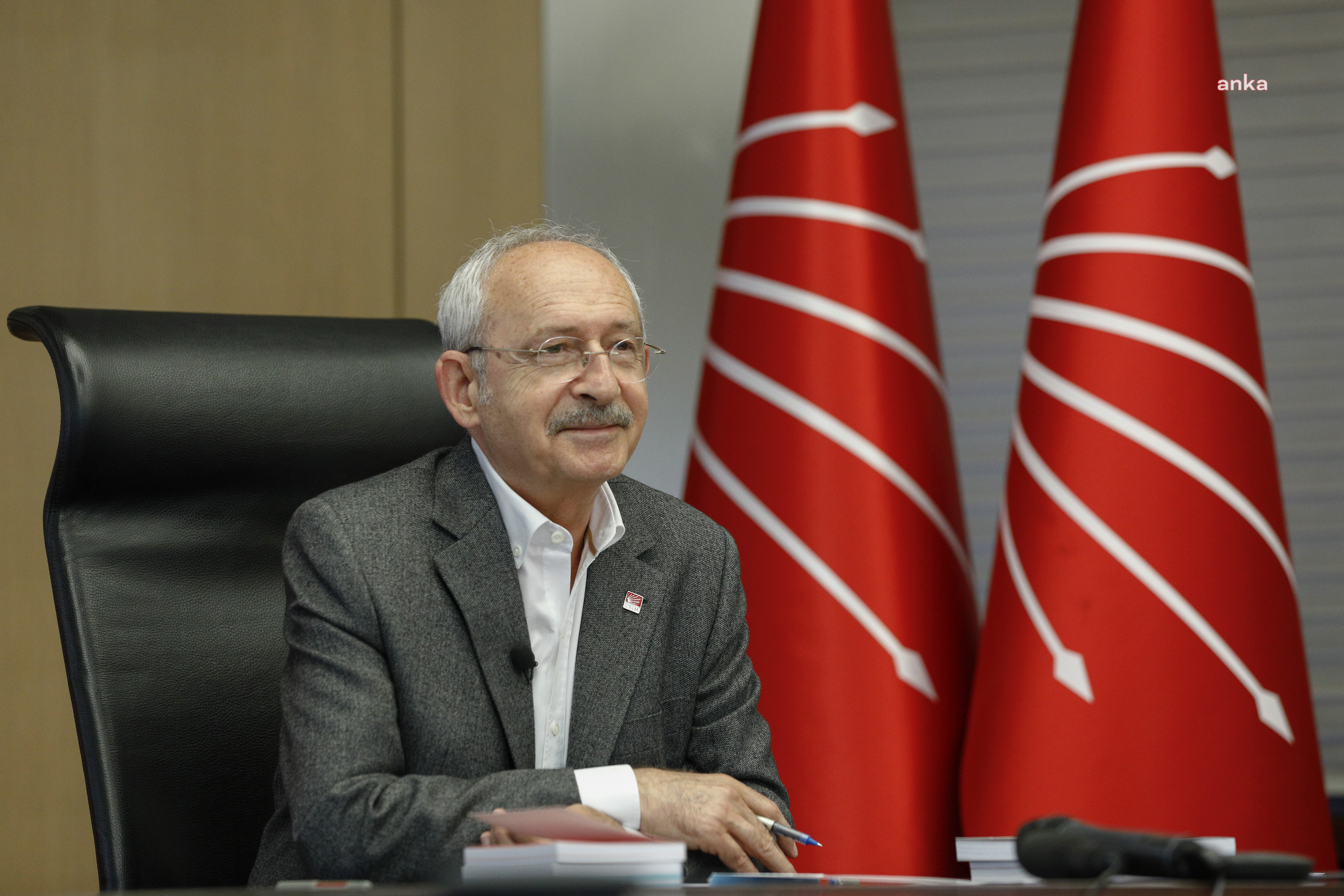 KILIÇDAROĞLU: SEVGİLİ MEMURLAR, SEVGİLİ MESLEKTAŞLARIM; GECE 01:00’DE BURADA GÖRÜŞELİM