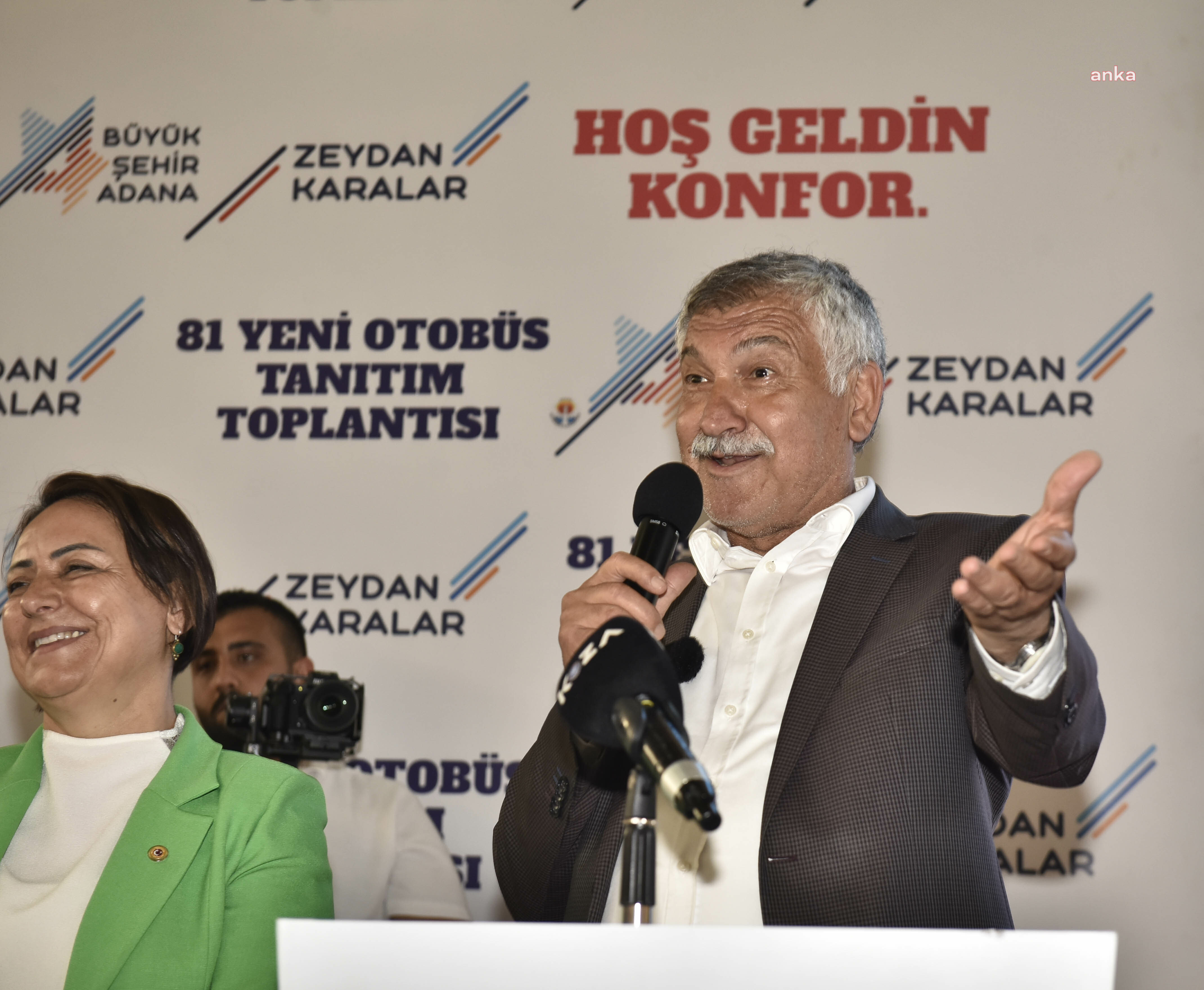 ADANALILARIN HİZMETİNE SUNULAN 81 YENİ OTOBÜSÜN TANITIMI YAPILDI