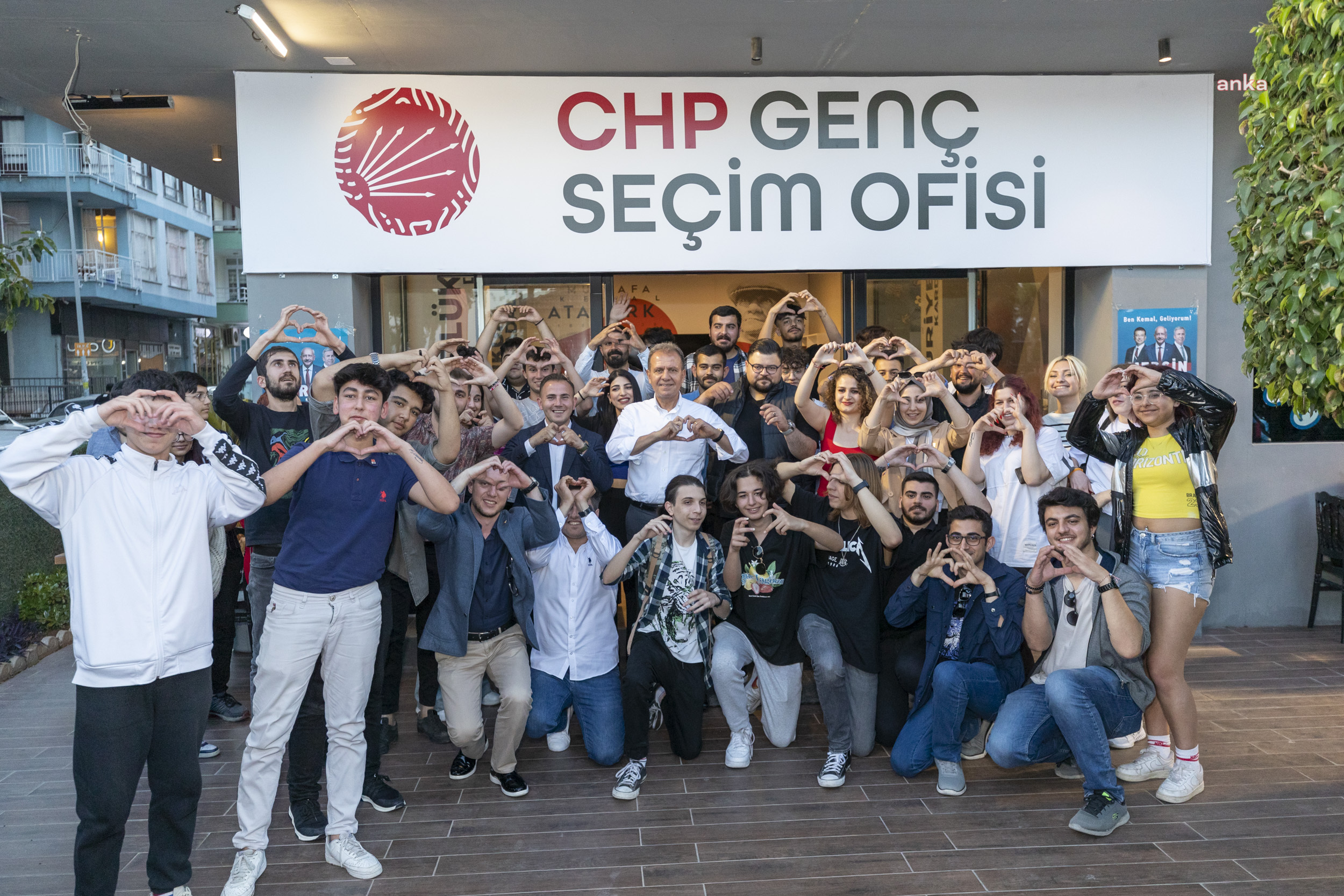 MERSİN BÜYÜKŞEHİR BELEDİYE BAŞKANI SEÇER’DEN, GENÇLERE: “TÜRKİYE'NİN KADERİNİ TAYİN ETMEYE HAZIR MISINIZ”