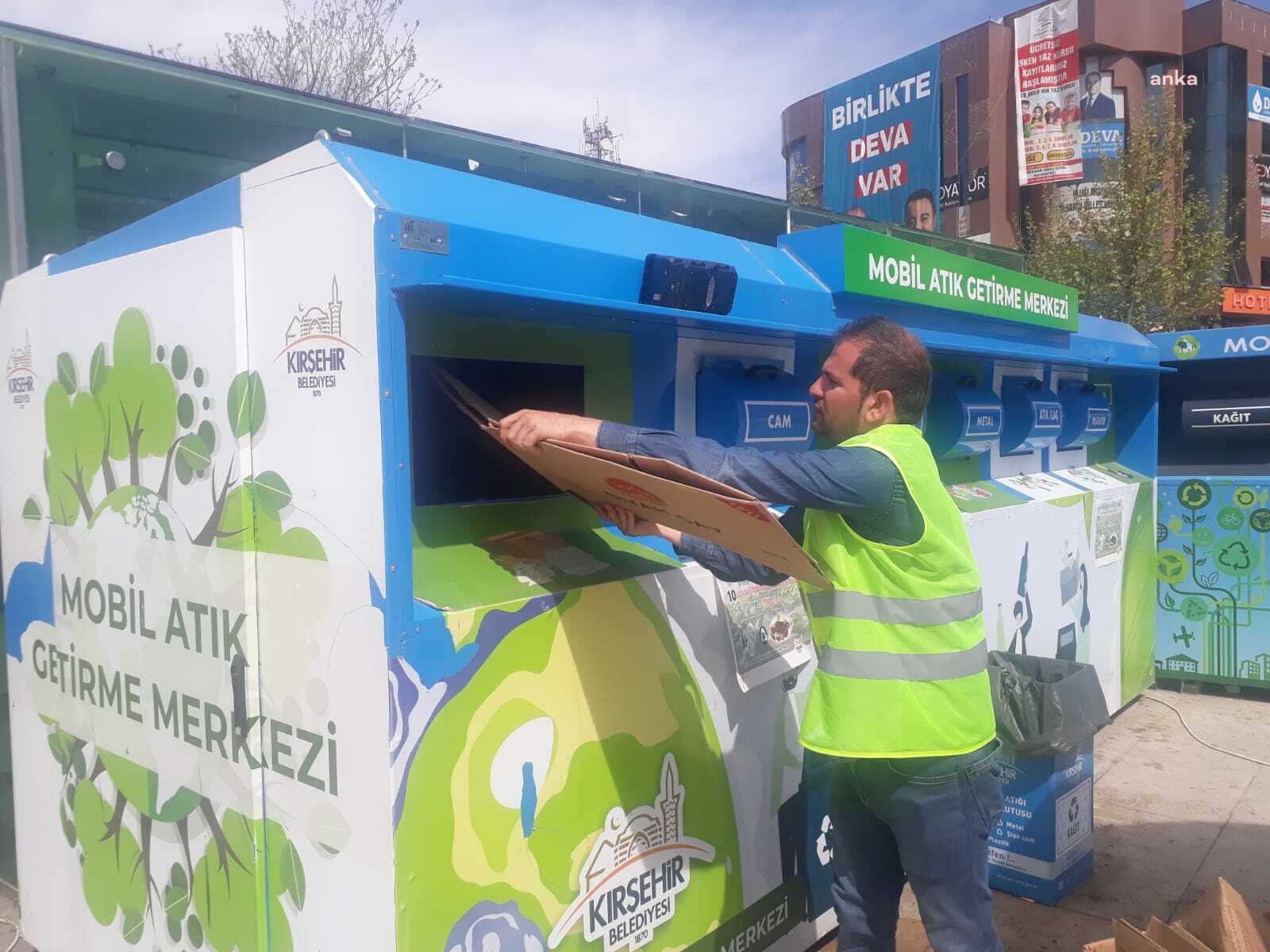 KIRŞEHİR BELEDİYESİ’NDEN 10 ADET GERİ DÖNÜŞÜM MALZEMESİ GETİRENE HEDİYE FİDE