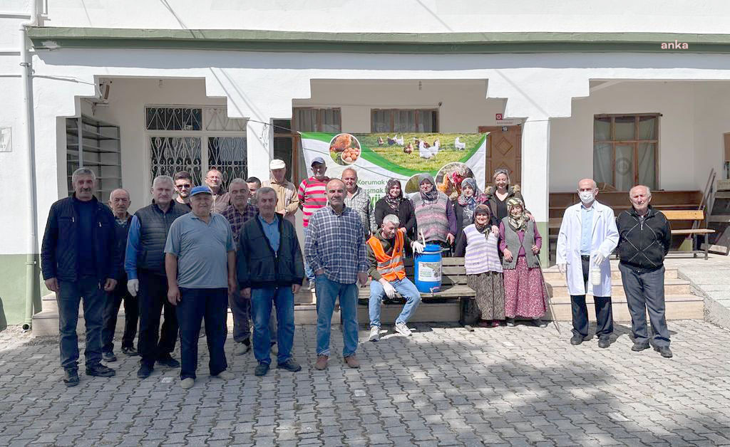 ATAKUM BELEDİYESİ'NDEN KÜMES HAYVANLARINA  AŞI UYGULAMASI