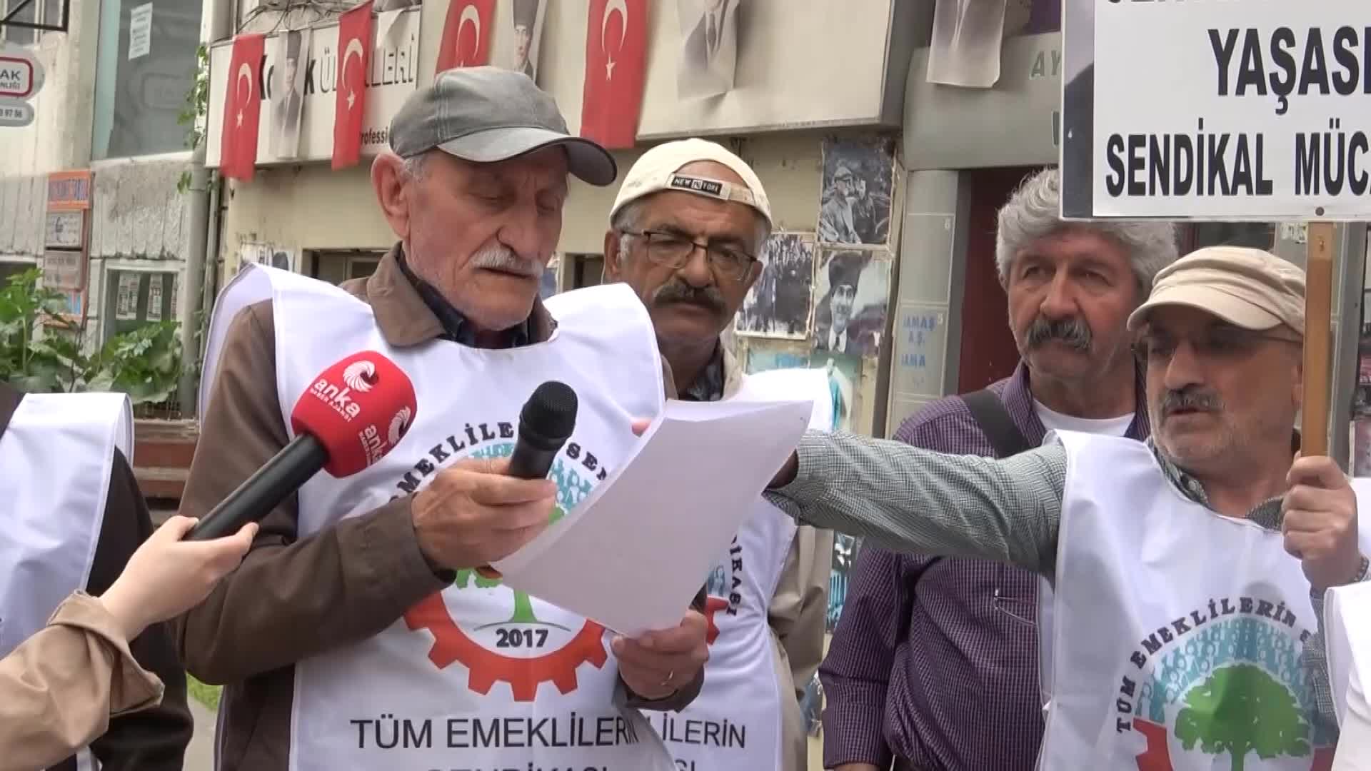TÜM EMEKLİLERİN SENDİKASI, HAKKINDA AÇILAN KAPATMA DAVASINI TÜRKİYE GENELİNDE PROTESTO ETTİ: “BİZİ HUKUKEN KAPATABİLİRLER, AMA BİZ FİİLEN VARIZ”
