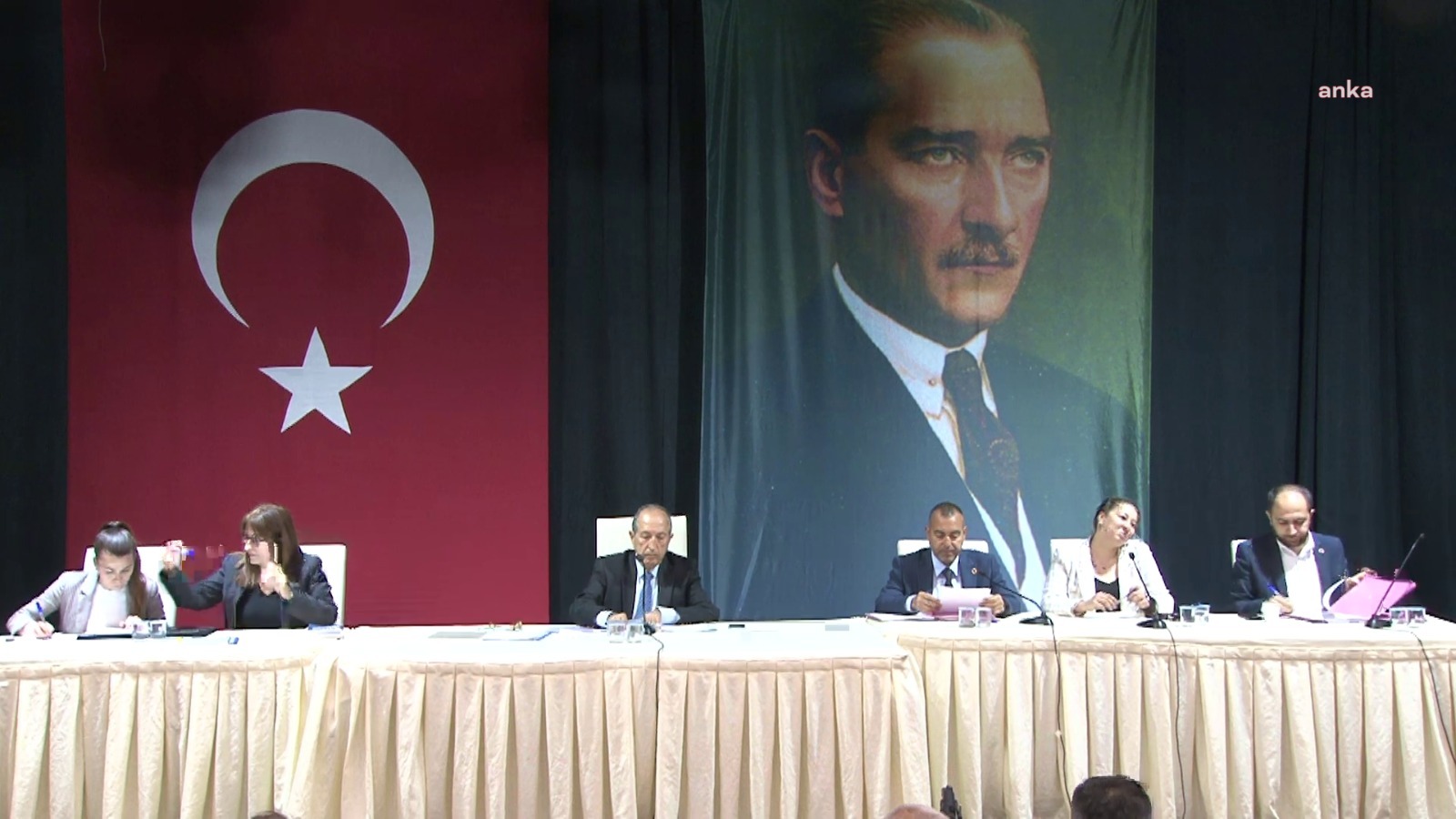 KONAK BELEDİYE MECLİSİ AYIN İKİNCİ TOPLANTISINI GERÇEKLEŞTİRDİ