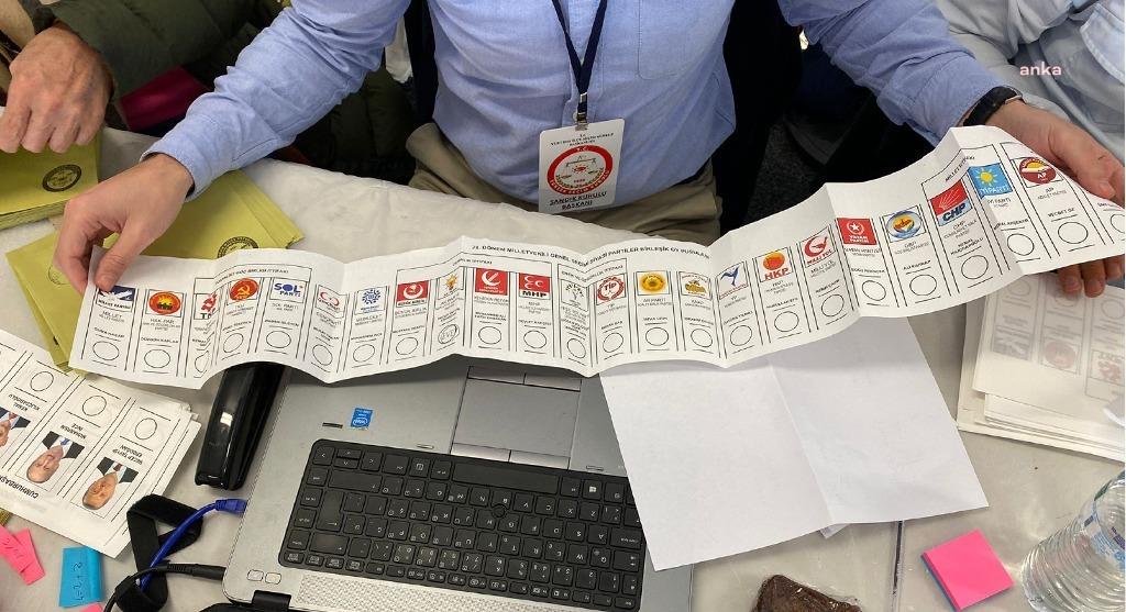YURT DIŞI İLÇE SEÇİM KURULU, CHP'NİN BAŞVURUSU ÜZERİNE KULLANILMAMIŞ OY PUSULASINDA AKP'YE BASILI MÜHÜR NEDENİYLE SUÇ DUYURUSUNDA BULUNULMASINA KARAR VERDİ