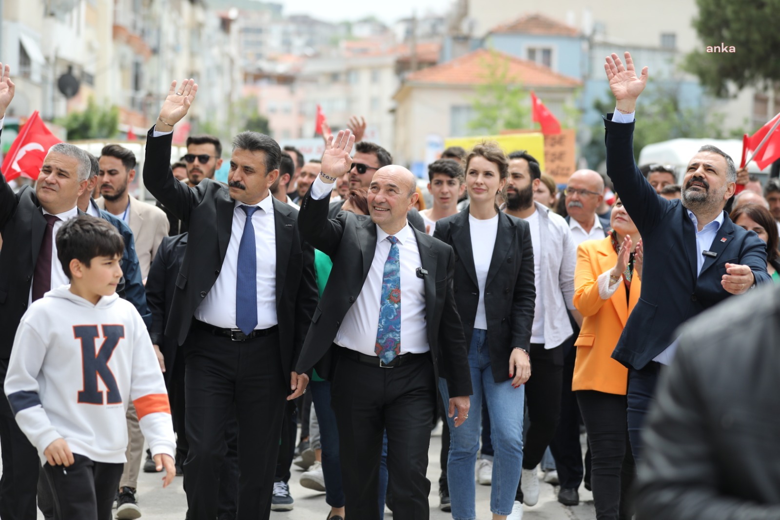 TUNÇ SOYER VE ŞENOL ASLANOĞLU’NA DİKİLİ’DE COŞKULU KARŞILAMA