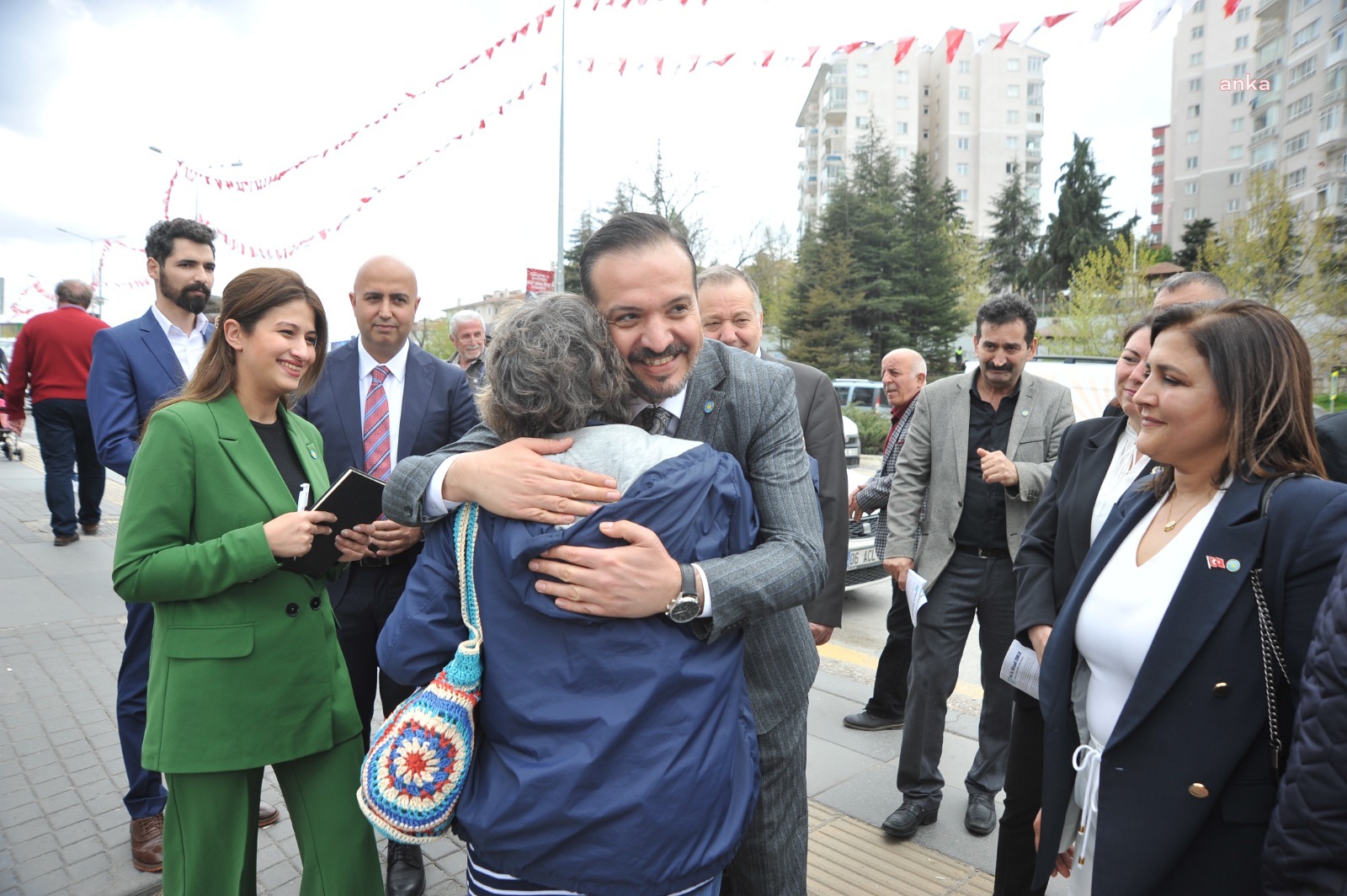 İYİ PARTİ SÖZCÜSÜ ZORLU’YA SEÇİM BÖLGESİNDE YOĞUN İLGİ