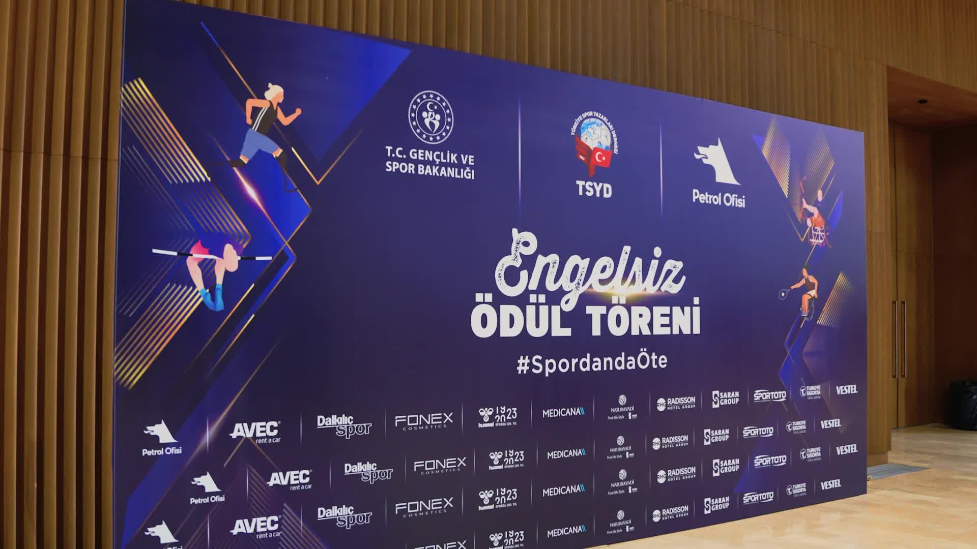 TÜRKİYE’DE İLK KEZ DÜZENLENEN ENGELLİ SPORCU ÖDÜLLERİ SAHİPLERİNİ BULDU