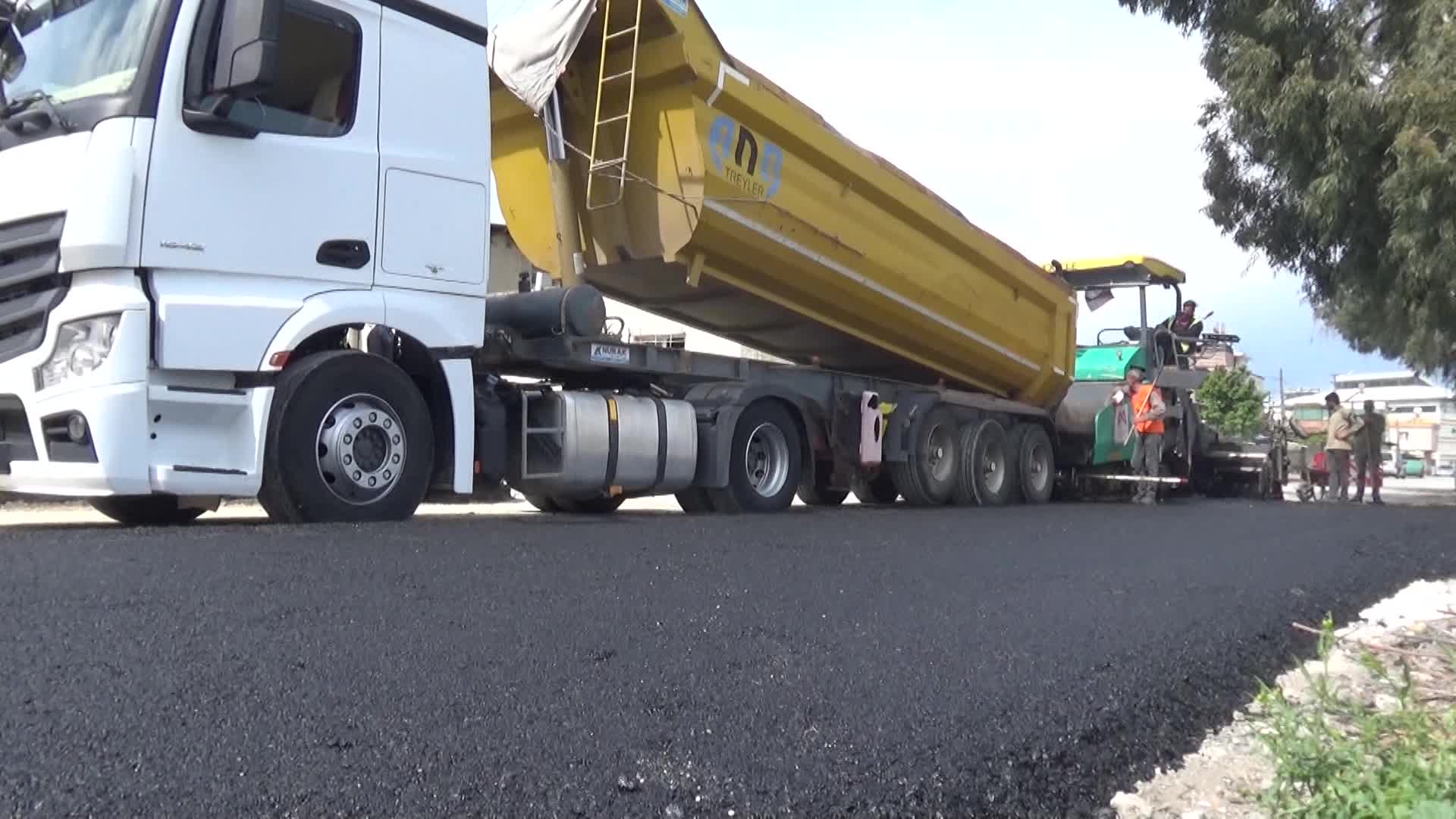 MERSİN BÜYÜKŞEHİR BELEDİYESİ’NDEN TARSUS FERAHİM ŞALVUZ MAHALLESİ’NİN YOLLARINDA İYİLEŞTİRME ÇALIŞMASI