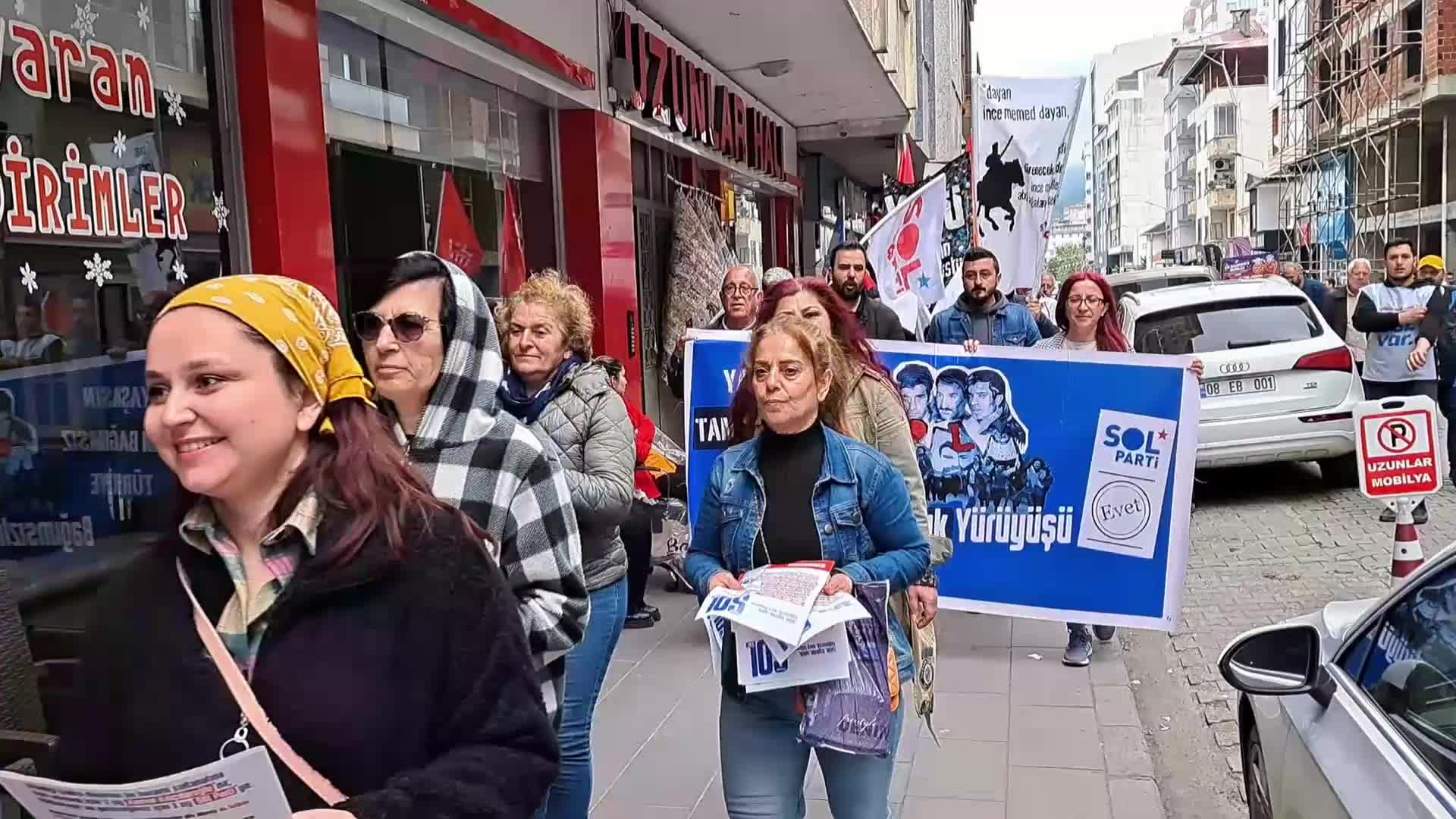 SOL PARTİ, ARTVİN HOPA'DA 'BAĞIMSIZLIK YÜRÜYÜŞÜ' DÜZENLEDİ: “YAŞASIN TAM BAĞIMSIZ TÜRKİYE"