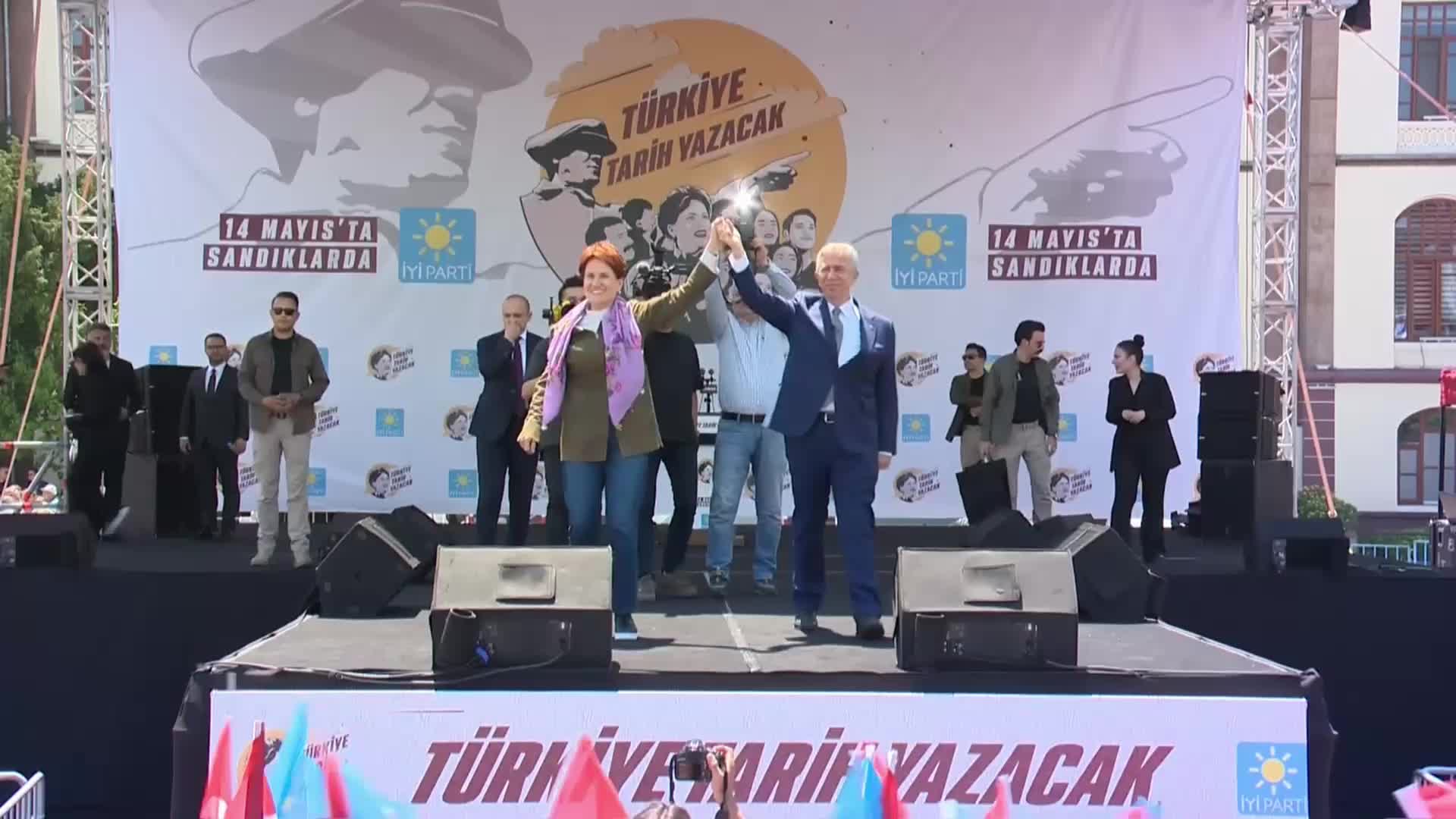 AKŞENER'DEN MANİSA’DA BAHÇELİ’YE TEPKİ: “HEPİMİZİ GÖMDÜ, GÖMDÜ, GÖMDÜ AMA SONRA İPİN UCU KAÇTI DEDİ Kİ ‘BUNLARI VÜCUTLARINA BİRER MERMİ.’ MUHTEREMLER KAFA GİTTİ KAFA”