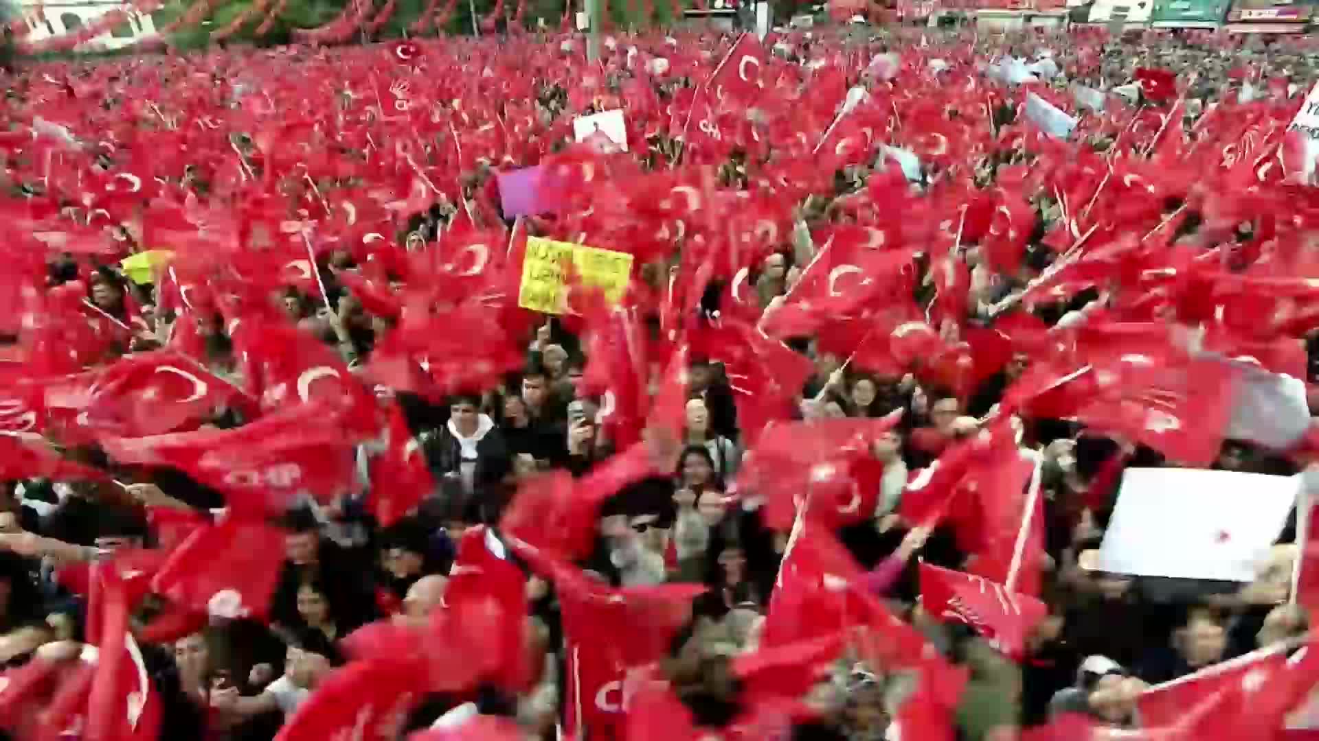 KILIÇDAROĞLU KIRIKKALE’DE: “DÜN ALİ YEŞİLDAĞ DİYE BİRİSİ 1 MİLYAR EURO GÖTÜRDÜĞÜNÜ SÖYLÜYOR. ŞİMDİ YASAKLIYORLAR NİYE? KONUŞTUN DİYE”