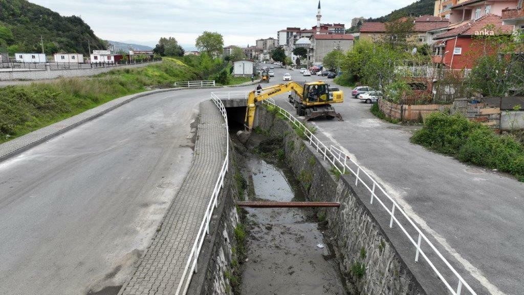 KARADENİZ EREĞLİ BELEDİYESİ EKİPLERİNDEN DERELERDE TEMİZLİK ÇALIŞMASI