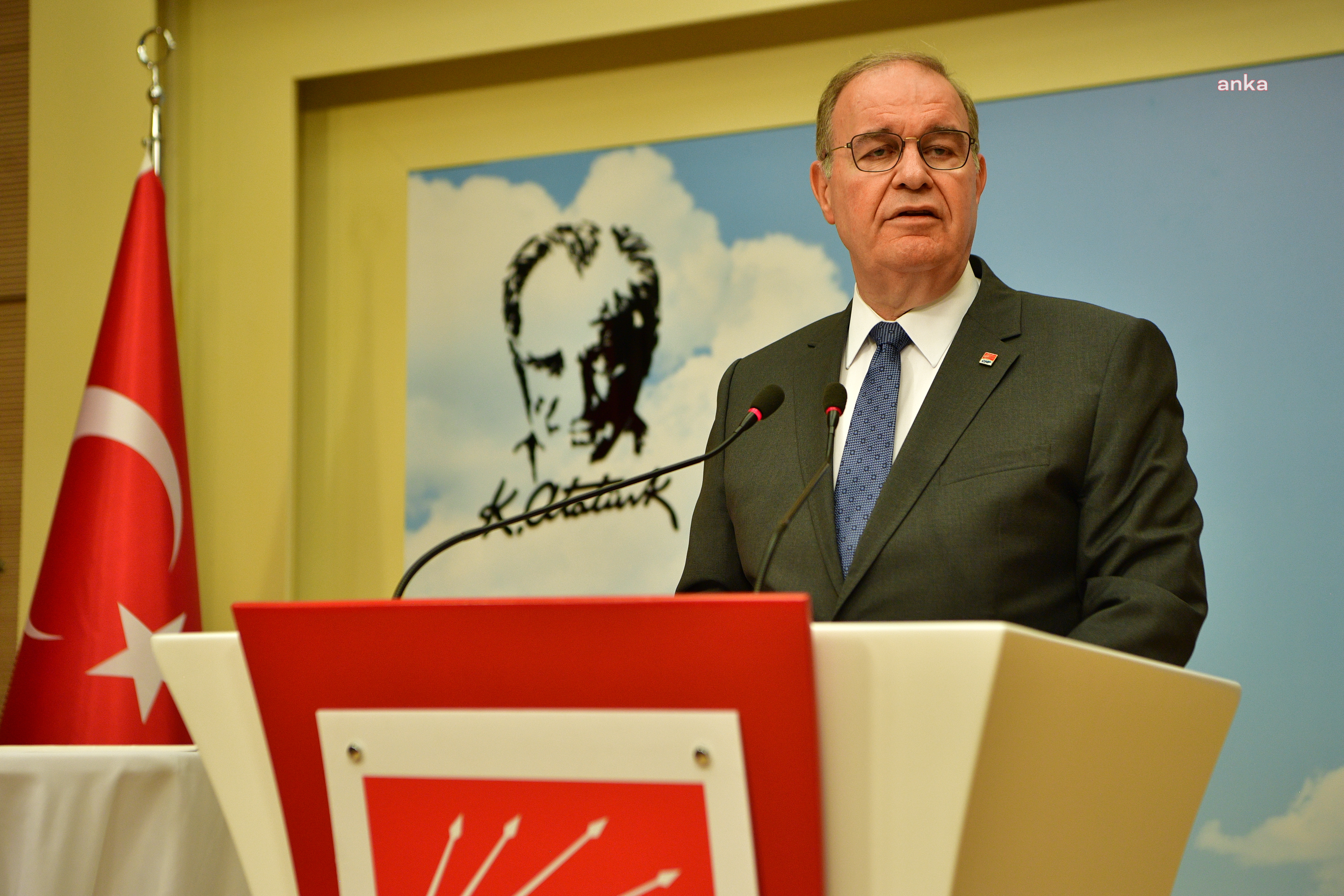 FAİK ÖZTRAK: "OY İÇİN VATANDAŞI VATANDAŞA KARŞI KIŞKIRTAN ÜLKEYİ KARIŞTIRMAKTAN, KÜÇÜCÜK ÇOCUKLARI YARALAMAKTAN, AĞLATMAKTAN ÇEKİNMEYEN BU KARANLIK SİYASETE SON VERMEK İÇİN GELİYORUZ"