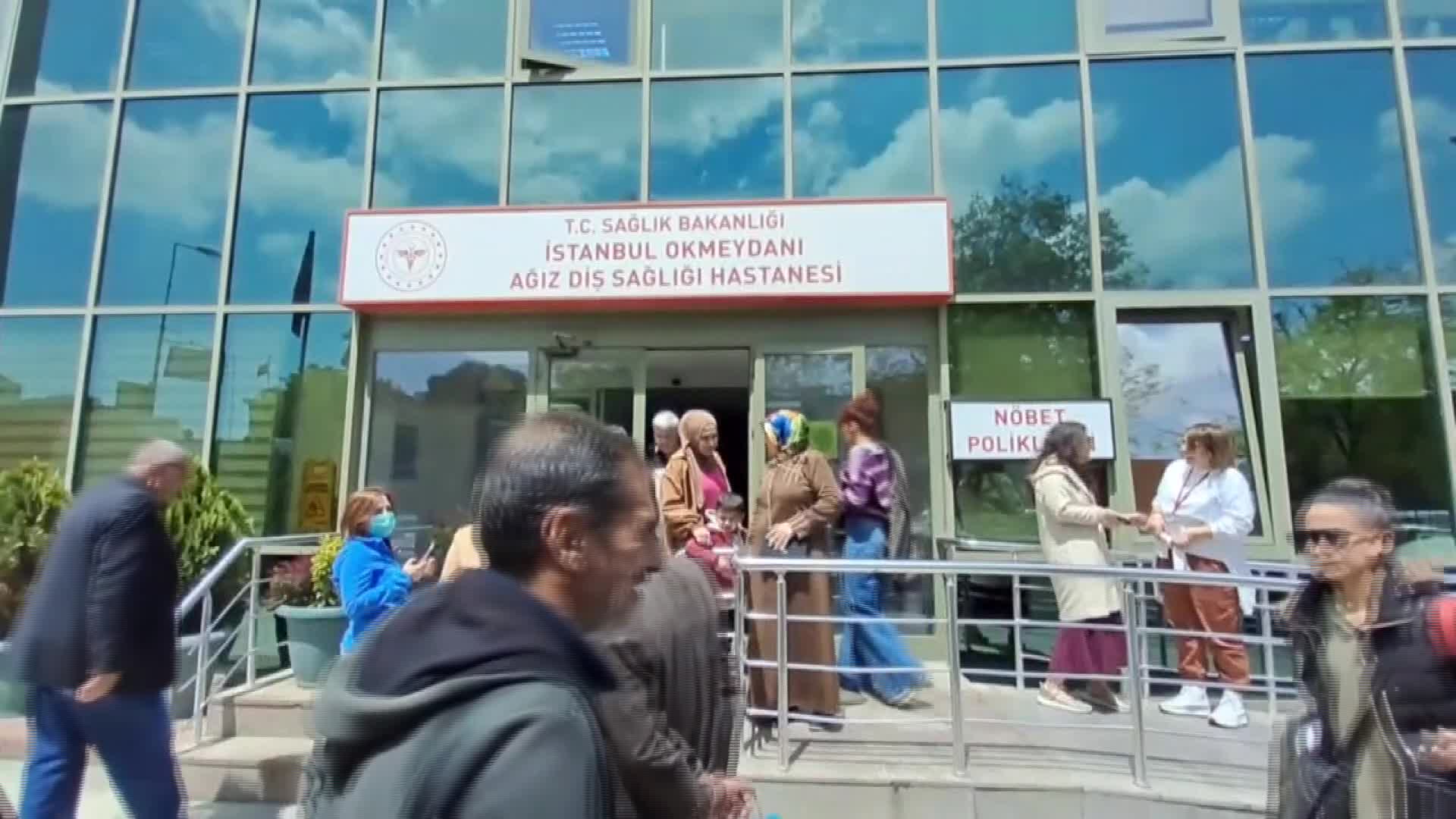 SAĞLIKÇILAR, "BİZ ŞİMDİ DOKTOR DÖVÜYORUZ" SÖZLERİNİ PROTESTO ETTİ: "20 YILI AŞKIN SÜREDİR İKTİDARIN DAYATTIĞI SAĞLIK POLİTİKALARININ EN CAN YAKICI GÖSTERGESİDİR BU CÜMLELER"