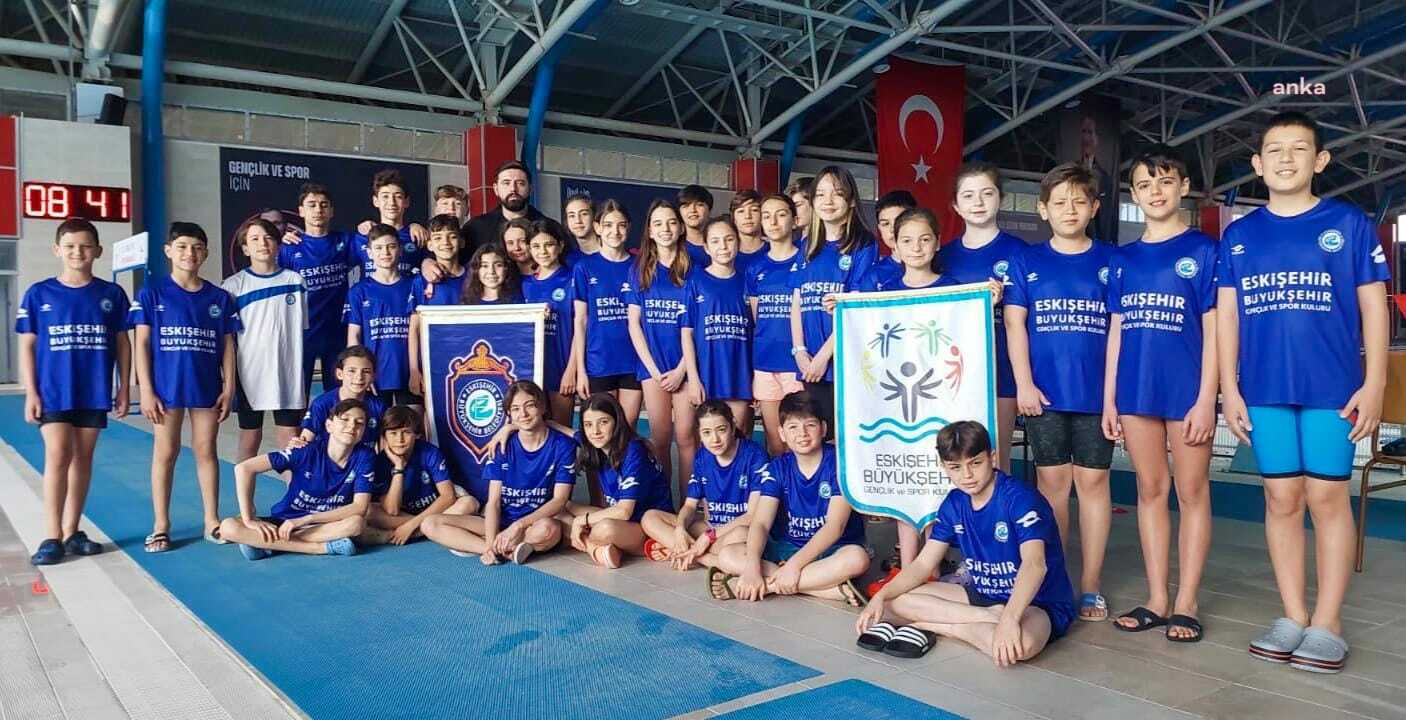 ESKİŞEHİR BÜYÜKŞEHİR BELEDİYESİ’NİN YÜZÜCÜLERİNDEN BAŞARILI SONUÇ