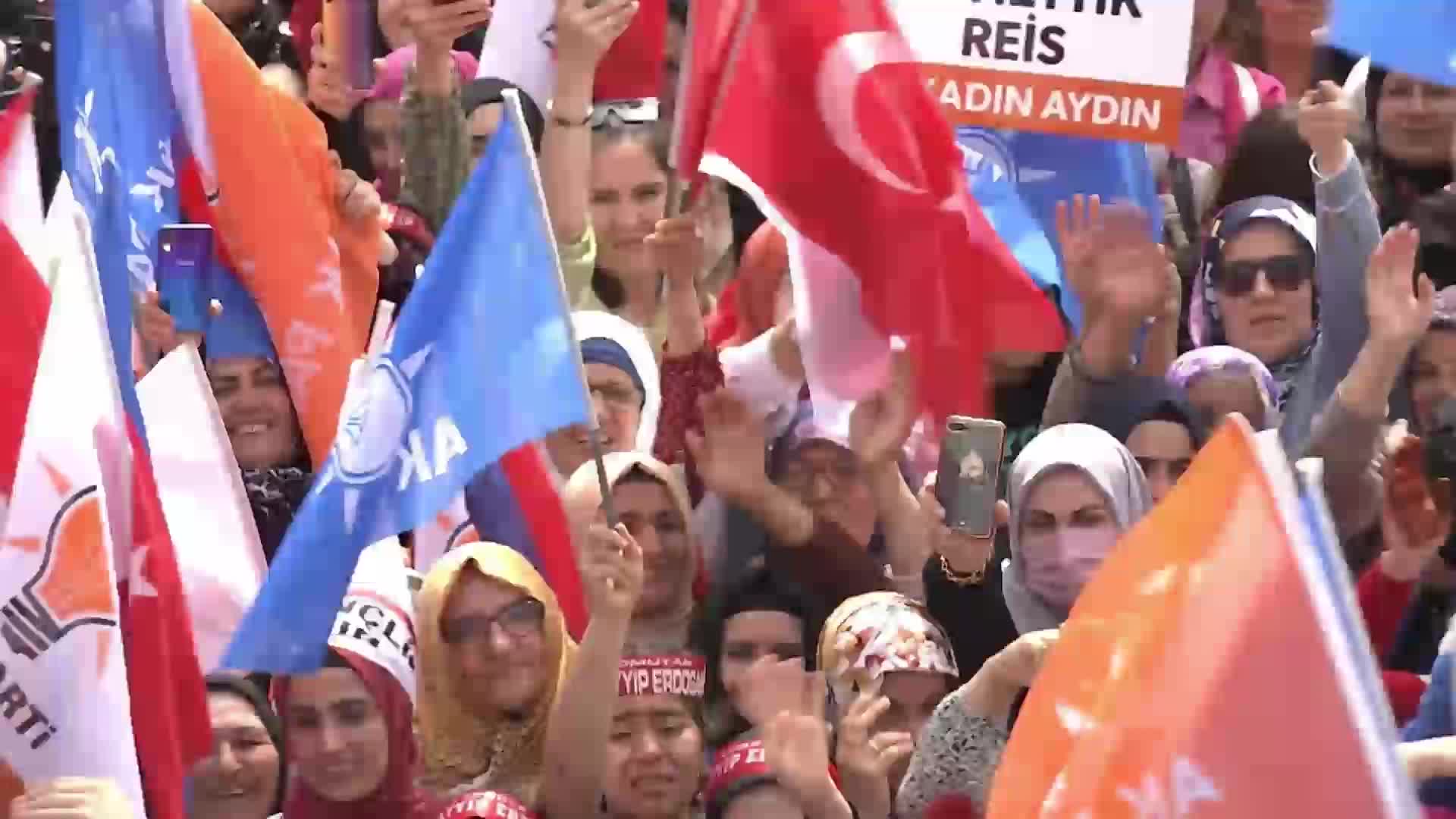 ERDOĞAN, AYDIN’DA: “27 MAYIS HER ŞEYDEN ÖNCE, 14 MAYIS’IN BİR RÖVANŞIDIR. ŞİMDİ, PAZAR GÜNÜ BU RÖVANŞI ALIYOR MUYUZ?”