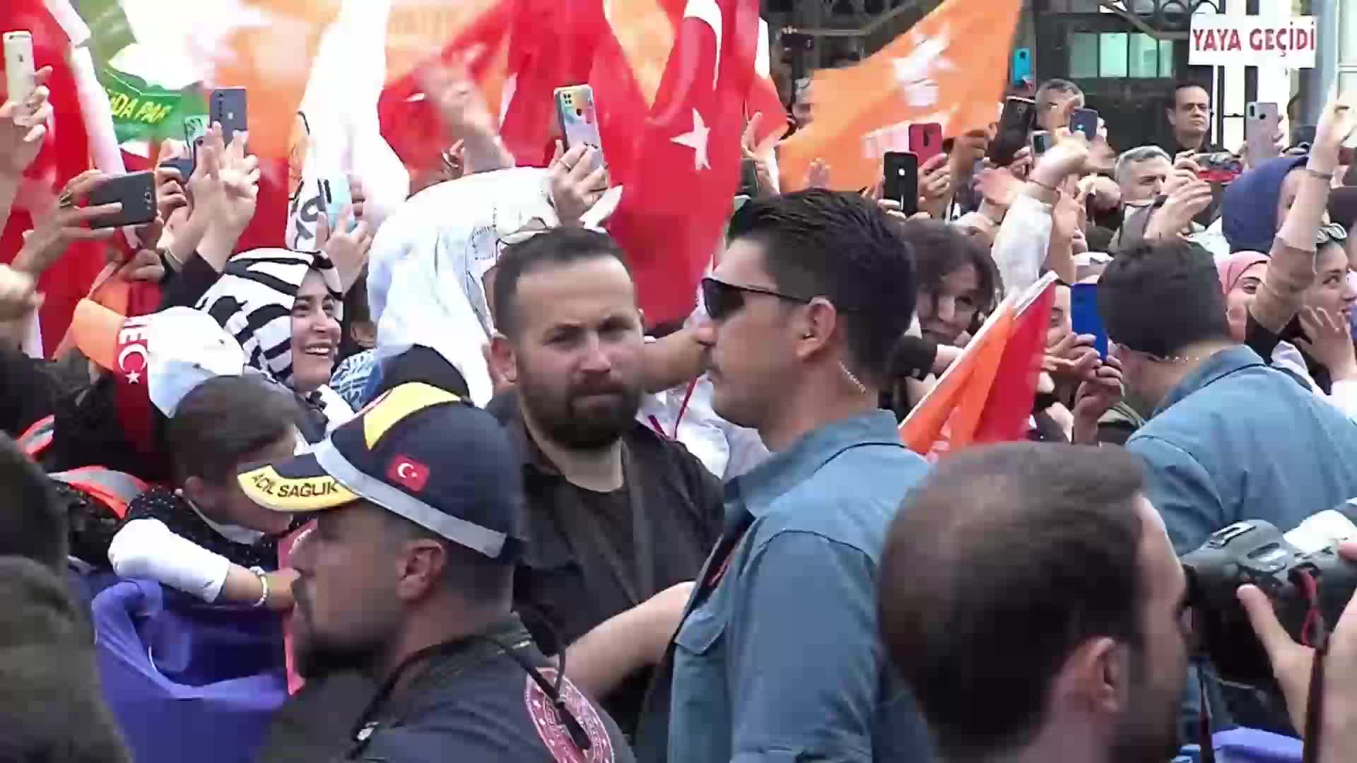 ERDOĞAN BATMAN'DA: "CHP'YE RAĞMEN BATMAN İLE BİRLİKTE TÜM BÖLGEMİZDE ADALETİ, GÜVENLİĞİ VE REFAHI TESİS ETTİK"