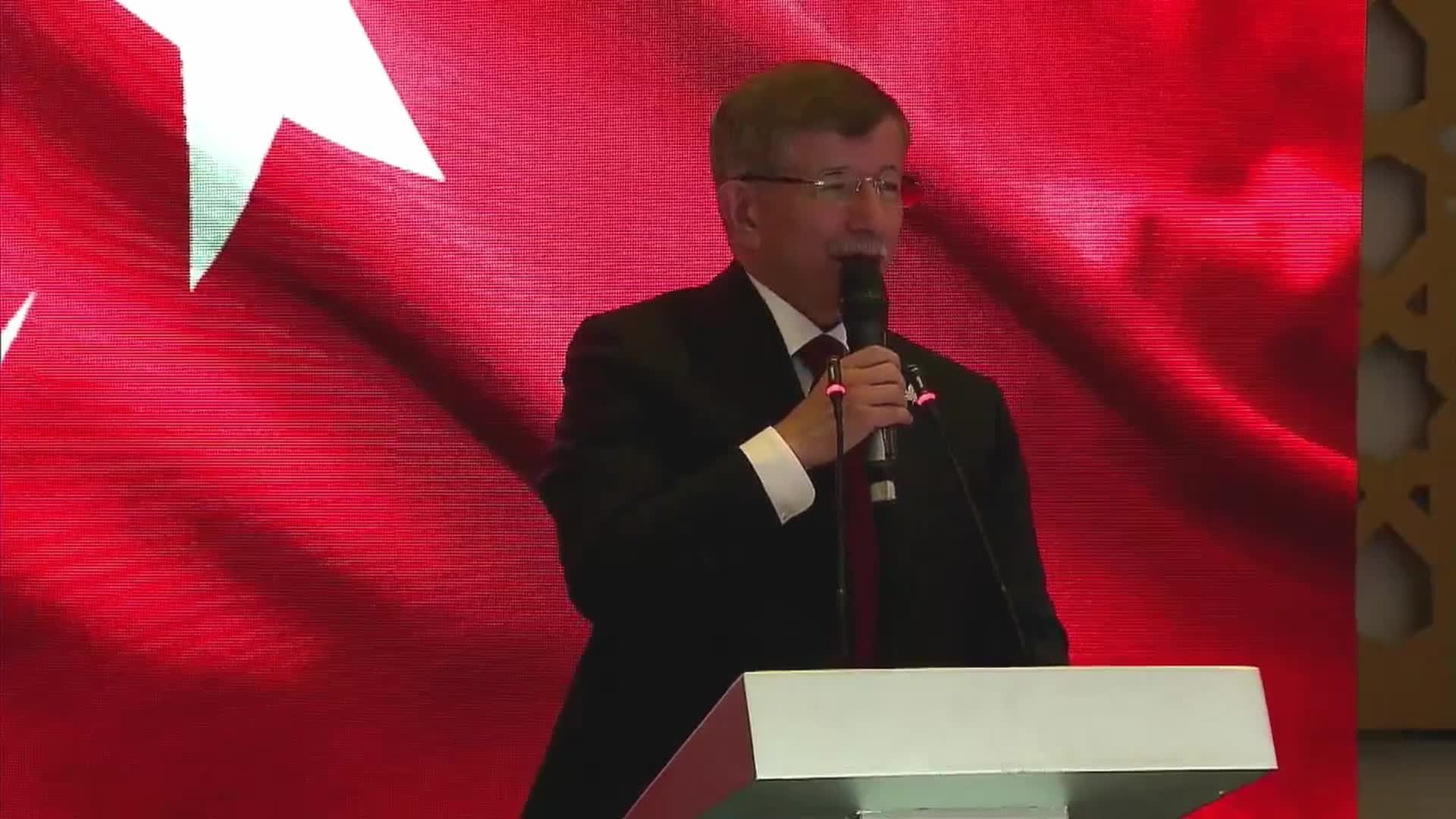 DAVUTOĞLU:"TOROS ETEKLERİNDE DOĞMUŞ BİR TÜRKMEN ÇOCUĞUNUN BU ÜLKEDEKİ HAKKI HUKUKU NEYSE DİCLE NEHRİ’NİN KENARINDA DOĞMUŞ BİR KÜRT ÇOCUĞUNUN DA AYNIDIR"