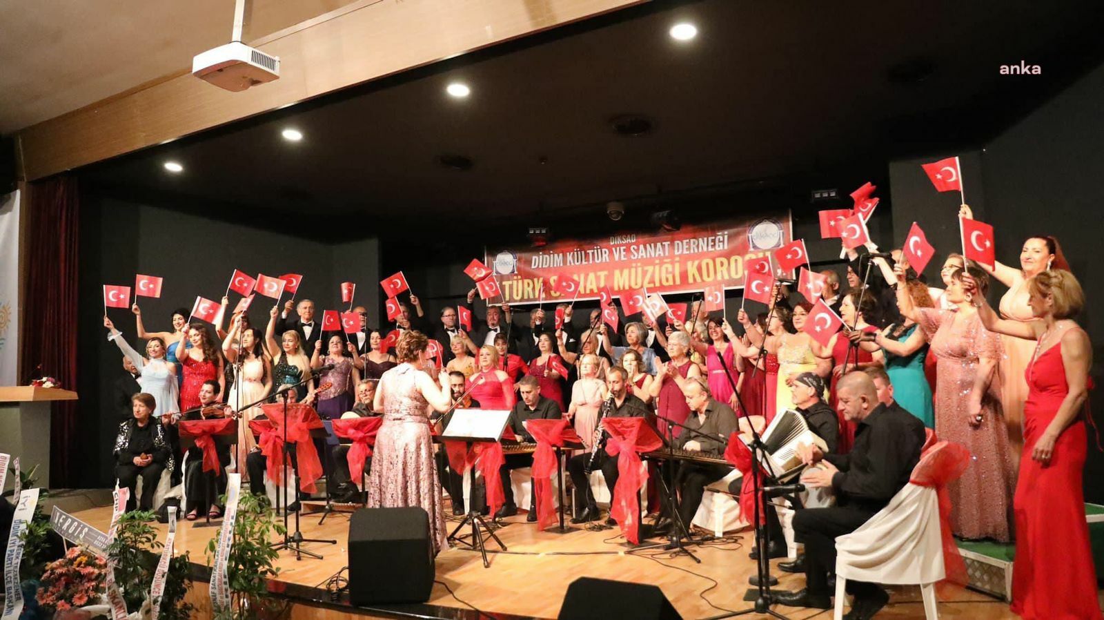 DİDİM’DE DİKSAD KONSERİ BÜYÜK BEĞENİ TOPLADI