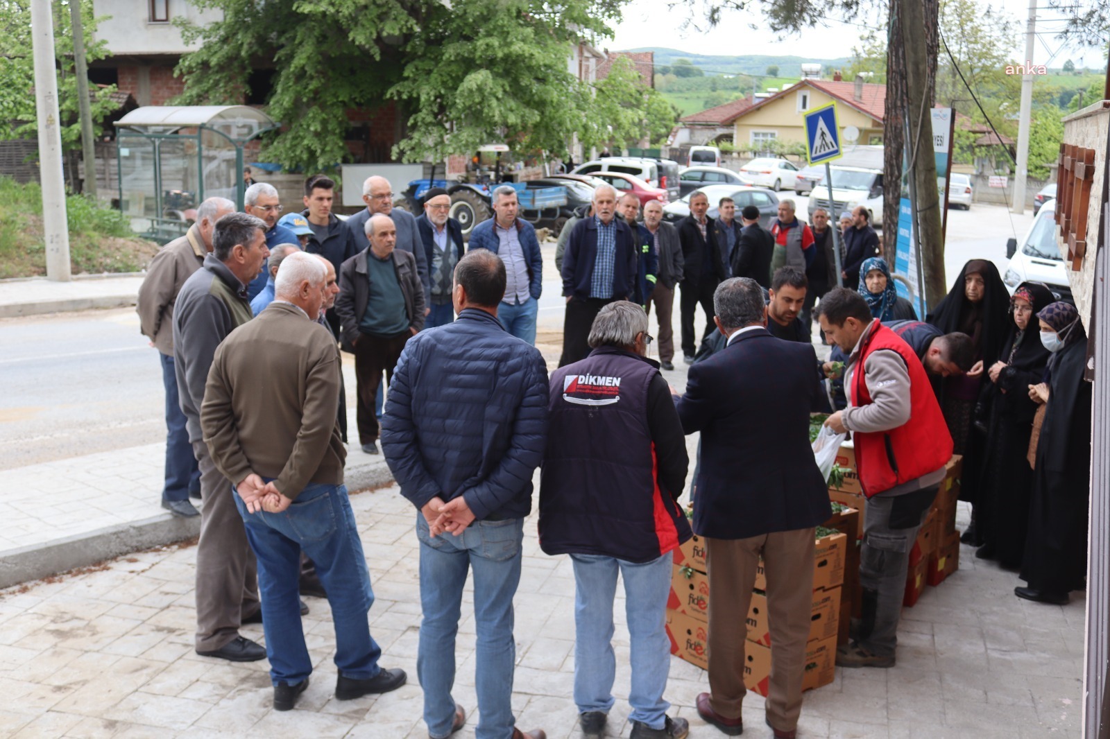 İZMİT BELEDİYESİ, KÖYLERDE FİDE DAĞITIMINA BAŞLADI
