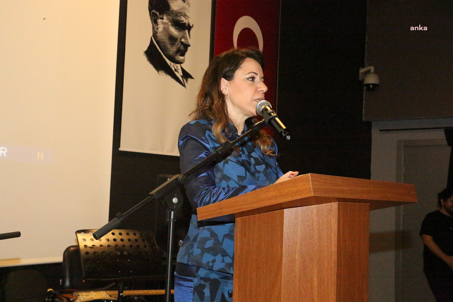 ATAŞEHİRLİ KADINLAR HAKLARINI KONUŞMAK İÇİN BİR ARAYA GELDİ