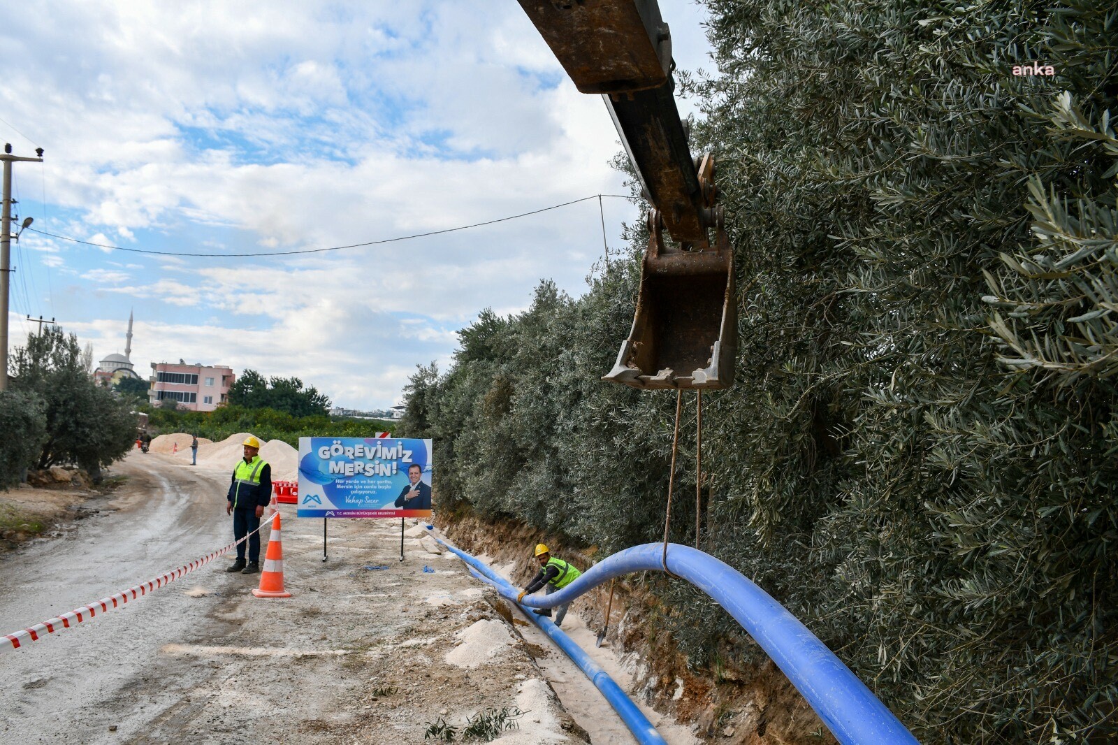 MERSİN'DE EKONOMİK ÖMRÜNÜ TAMAMLAYAN İÇME SUYU HATLARI YENİLENİYOR