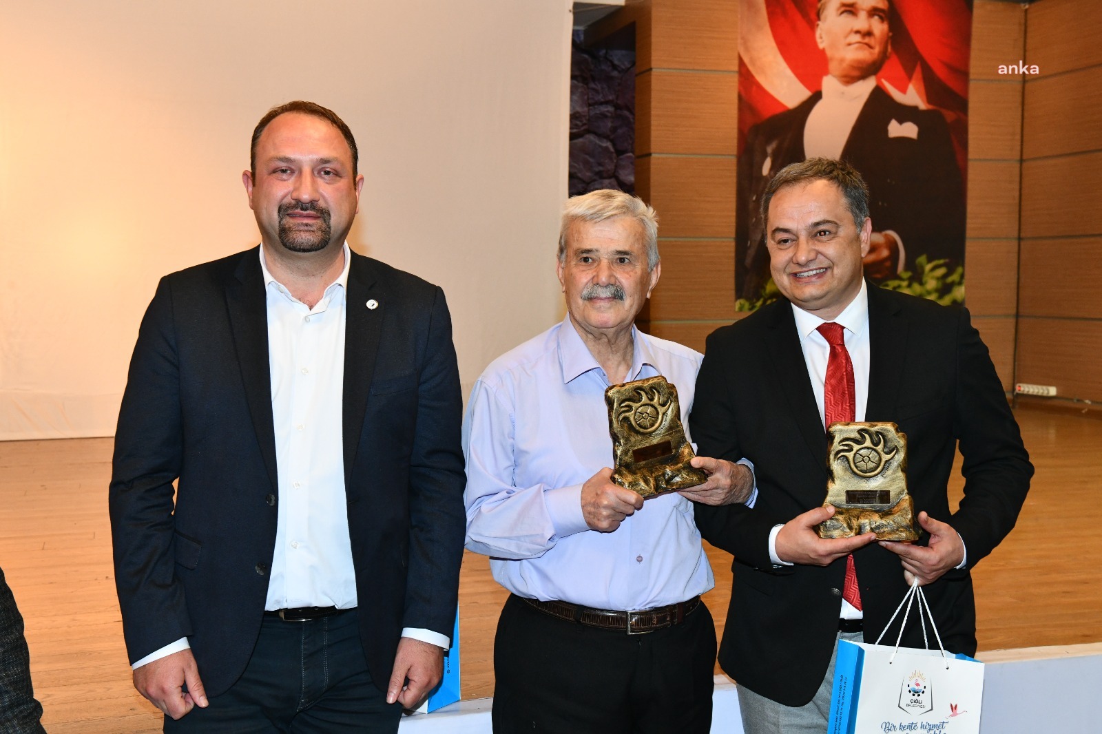‘KOMÜNİST OSMAN’ BELGESELİ ÇİĞLİ'DE SEYİRCİYLE BULUŞTU