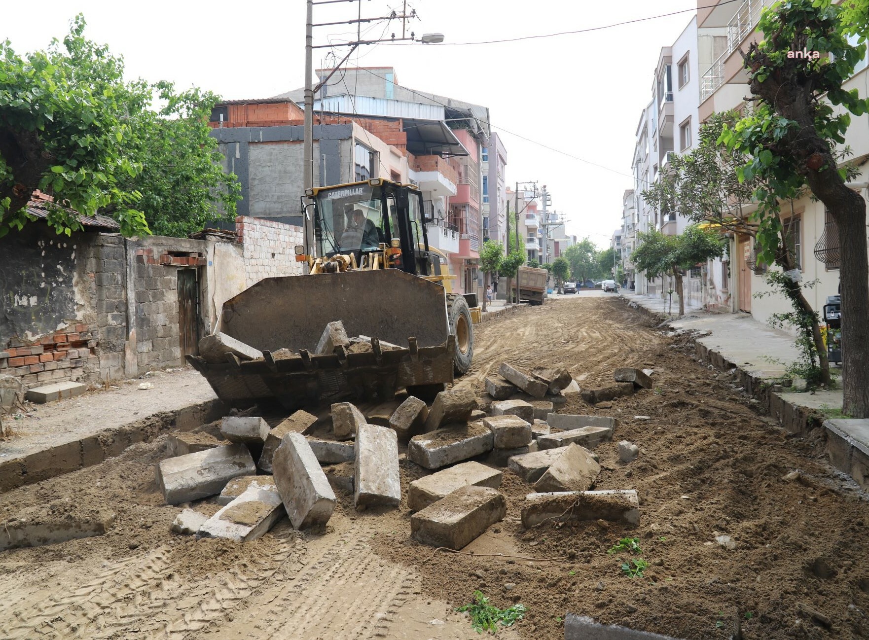 TURGUTLU  BELEDİYESİ EKİPLERİ, KENT GENELİNDE ÇALIŞMALARA DEVAM EDİYOR