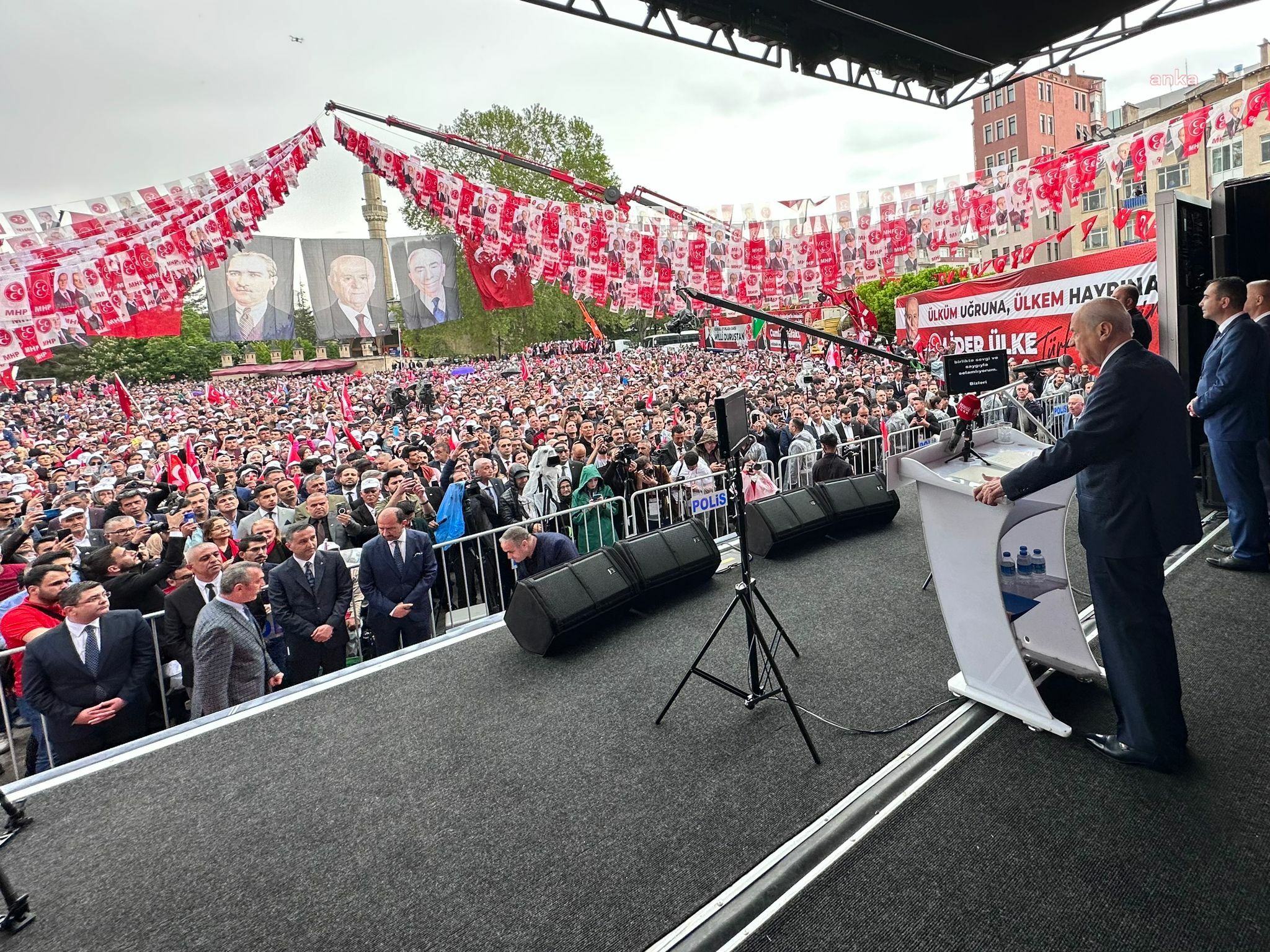 DEVLET BAHÇELİ: "TÜRKİYE'YE YÖN VEREMEZLER, TÜRKİYE'Yİ SÖMÜRGE ÜLKESİ HALİNE GETİREMEZLER"