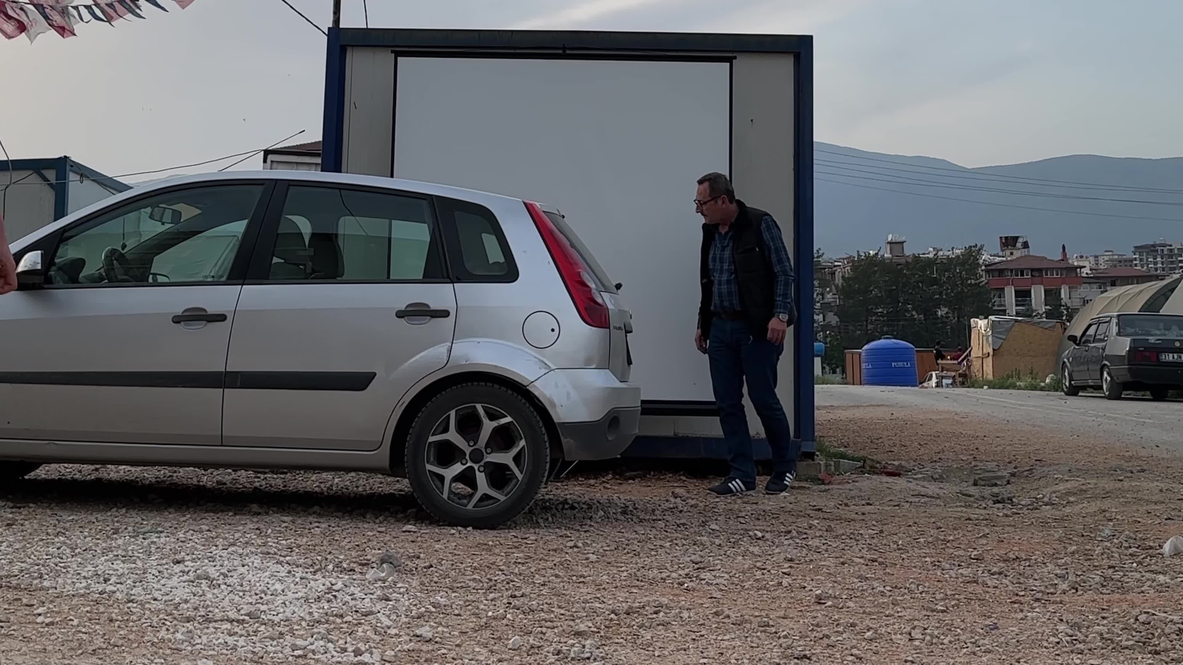 HATAY'DAKİ ÇADIR KENTTE AÇIK HAVA SİNEMASI KURULDU