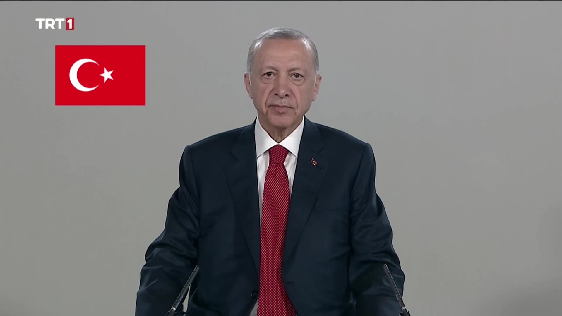 ERDOĞAN: MARJİNAL FİKİRLER, İDEOLOJİK SİVRİLİKLER, DEMOKRATİK YELPAZENİN ZENGİNLİĞİ İÇİNDE HOŞ GÖRÜLEBİLİR. ANCAK, TÜRKİYE’NİN YÖNETİMİNE, MİLLETİN YARINLARINA İNŞA ETMEYE TALİP MERKEZ SİYASETİN BÖYLE BİR LÜKSÜ YOKTUR