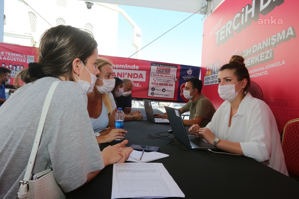 İBB ÜNİVERSİTE TERCİHİNDE 30 BİNİN ÜZERİNDE GENCE REHBER OLDU