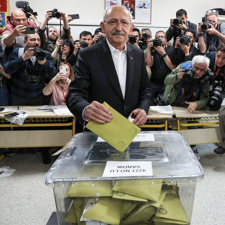 KILIÇDAROĞLU: "SELVİ HANIM'LA BİRLİKTE OYUMUZU KULLANDIK. ÜLKEMİZE VE MİLLETİMİZE HAYIRLI OLSUN"