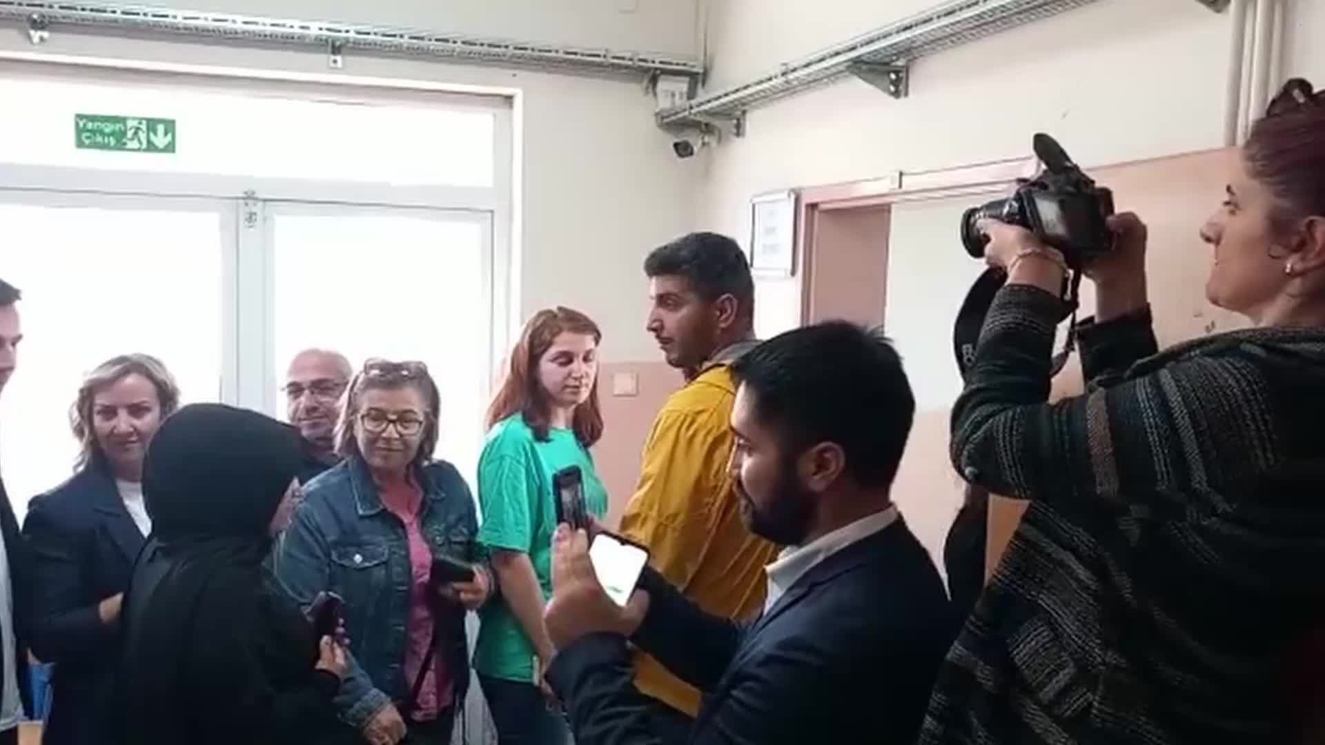 CHP MALATYA MİLLETVEKİLİ KİRAZ'IN OĞLU:" İLK OYUMU KULLANMANIN VE ONU BABAMA VERMENİN HEYECANI İÇİNDEYİM"