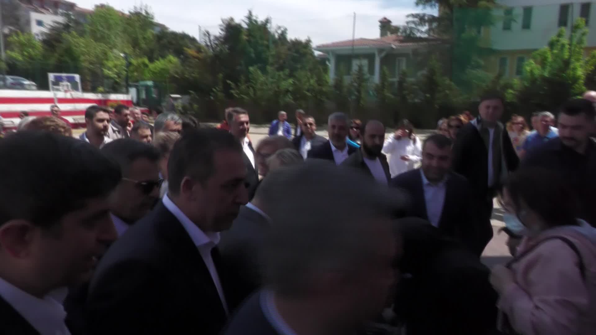 DAVUTOĞLU, OYUNU İSTANBUL'DA KULLANDI: “BUGÜN HALKIN KONUŞMA VAKTİ. HALKIN KARARI NE OLURSA ONA SAYGI GÖSTERMEMİZ GEREKİR”