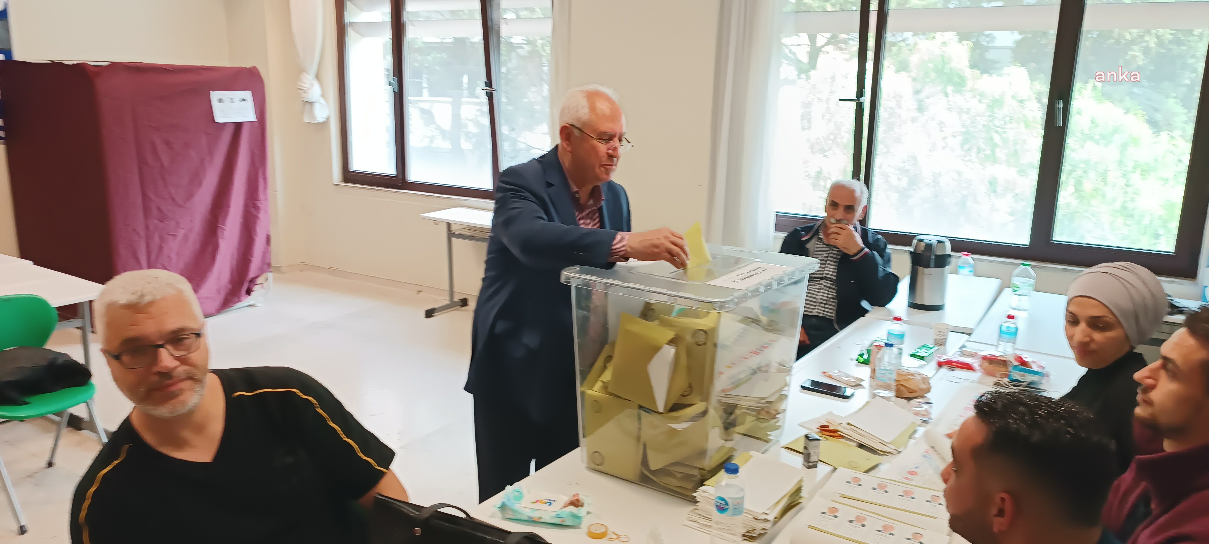 KARABAĞLAR BELEDİYE BAŞKANI SELVİTOPU, OYUNU KULLANDI