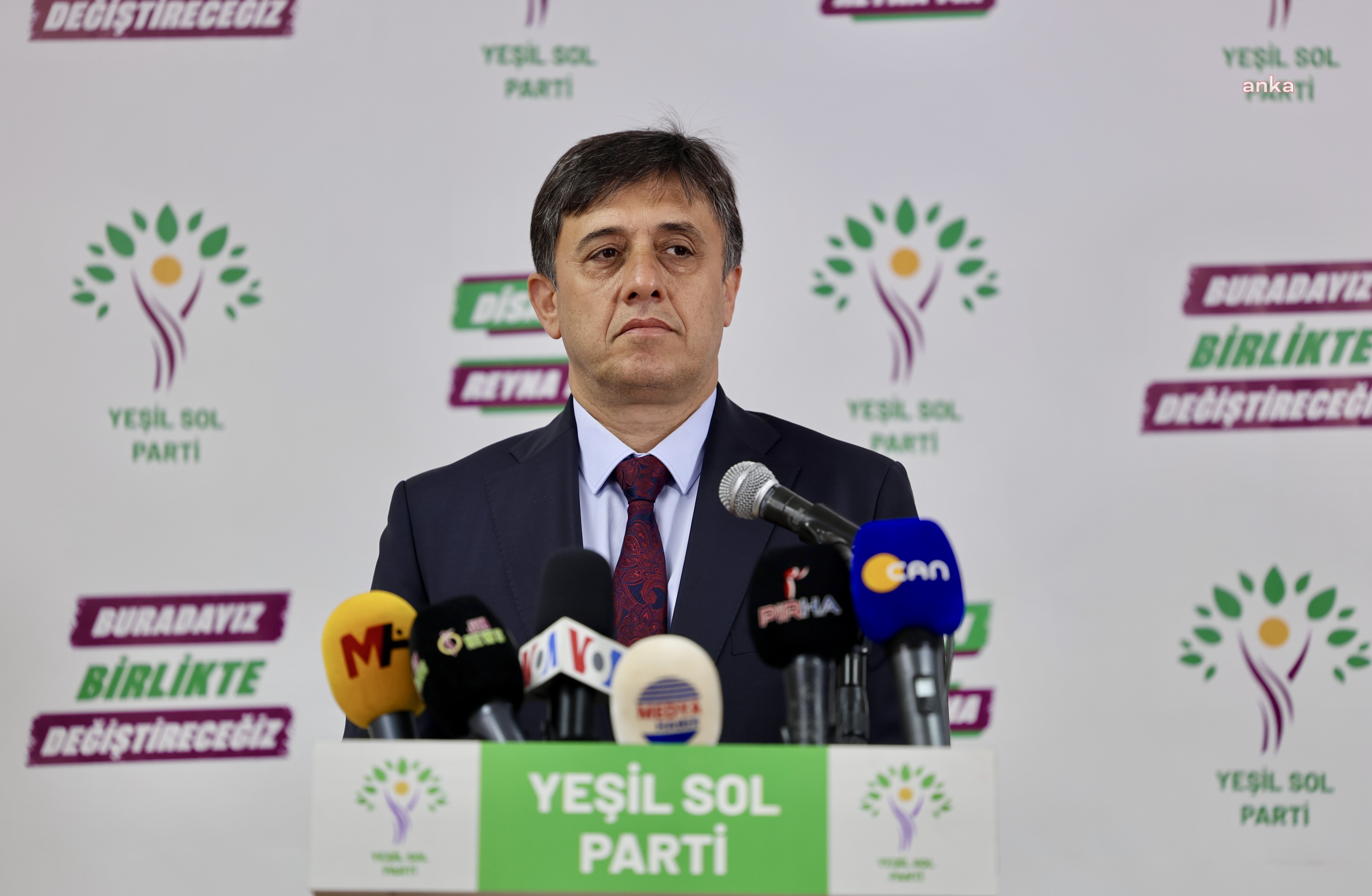 HDP YSK TEMSİLCİSİ TİRYAKİ: “ANADOLU AJANSI’NA İTİBAR ETMEYİN. ANADOLU AJANSI, AKP GENEL MERKEZİNDEN ALDIĞI VERİLERİ PAYLAŞIYOR”