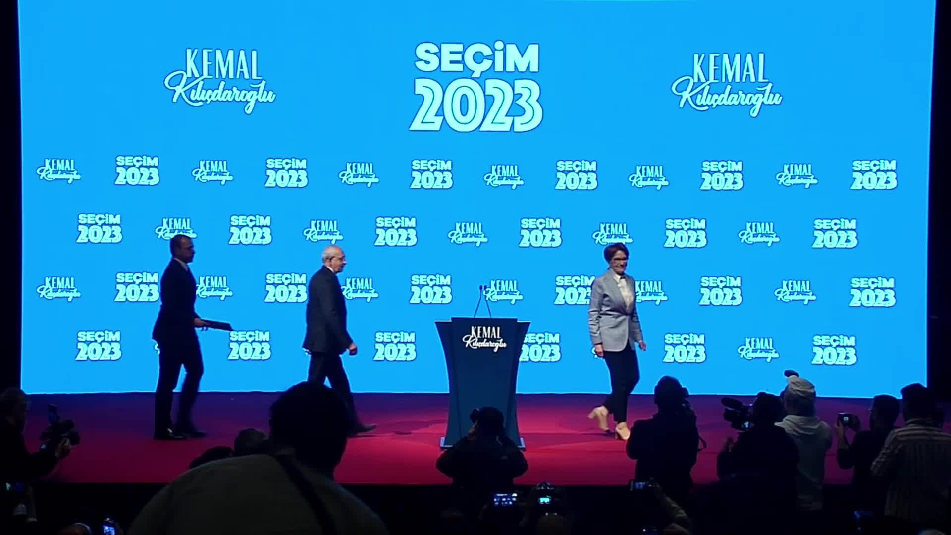 KILIÇDAROĞLU: "MİLLETİMİZ İKİNCİ TUR DİYORSA BAŞIMIZIN ÜSTÜNE. BU SEÇİMİ İKİNCİ TURDA MUTLAKA AMA MUTLAKA KAZANACAĞIZ"