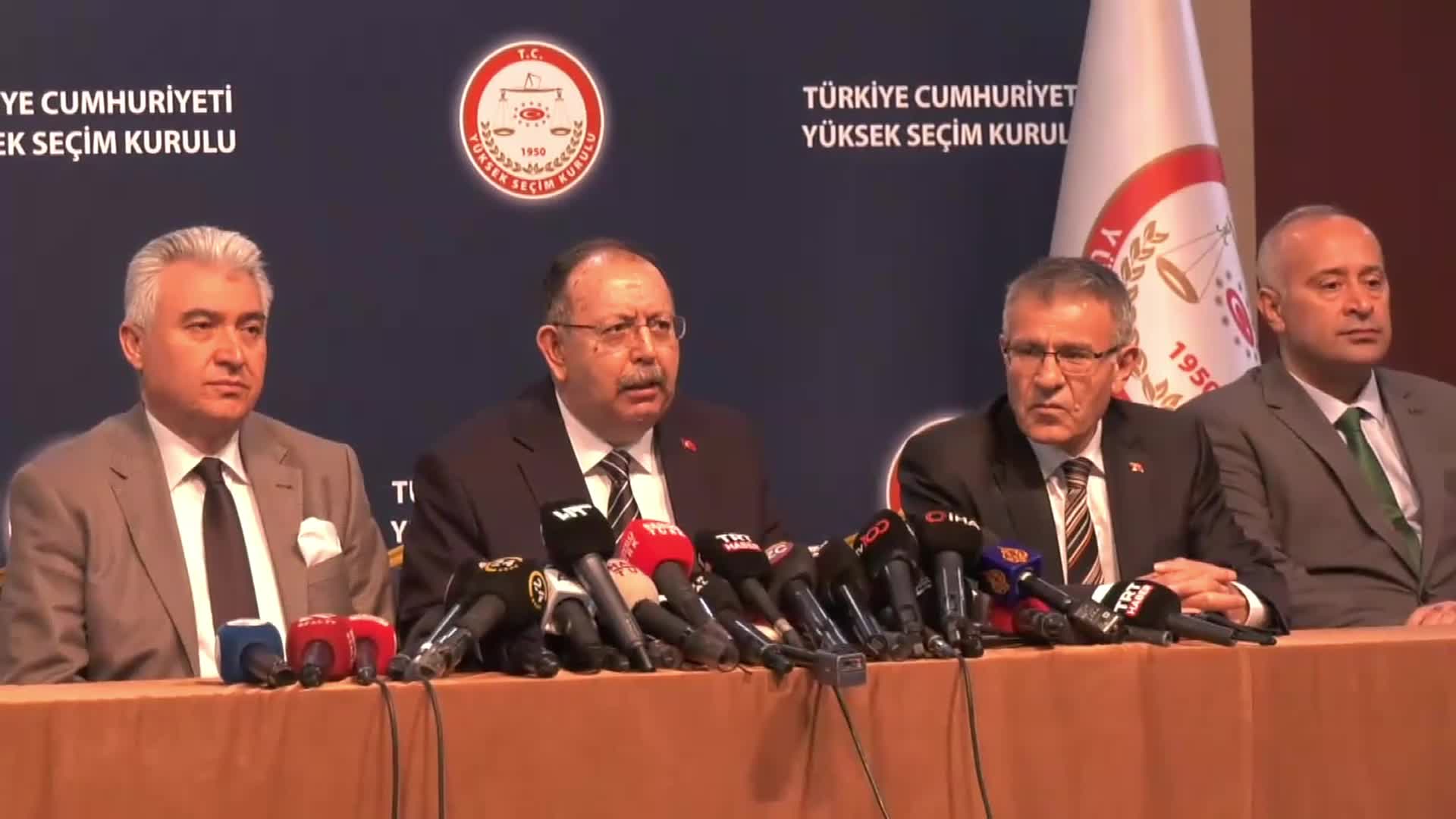 YSK BAŞKANI YENER: “ERDOĞAN YÜZDE 49,51, KILIÇDAROĞLU YÜZDE 44,88 OY ALDI. 28 MAYIS’TA İKİNCİ TUR SEÇİMLERİN YAPILMASINA KARAR VERİLMİŞTİR”