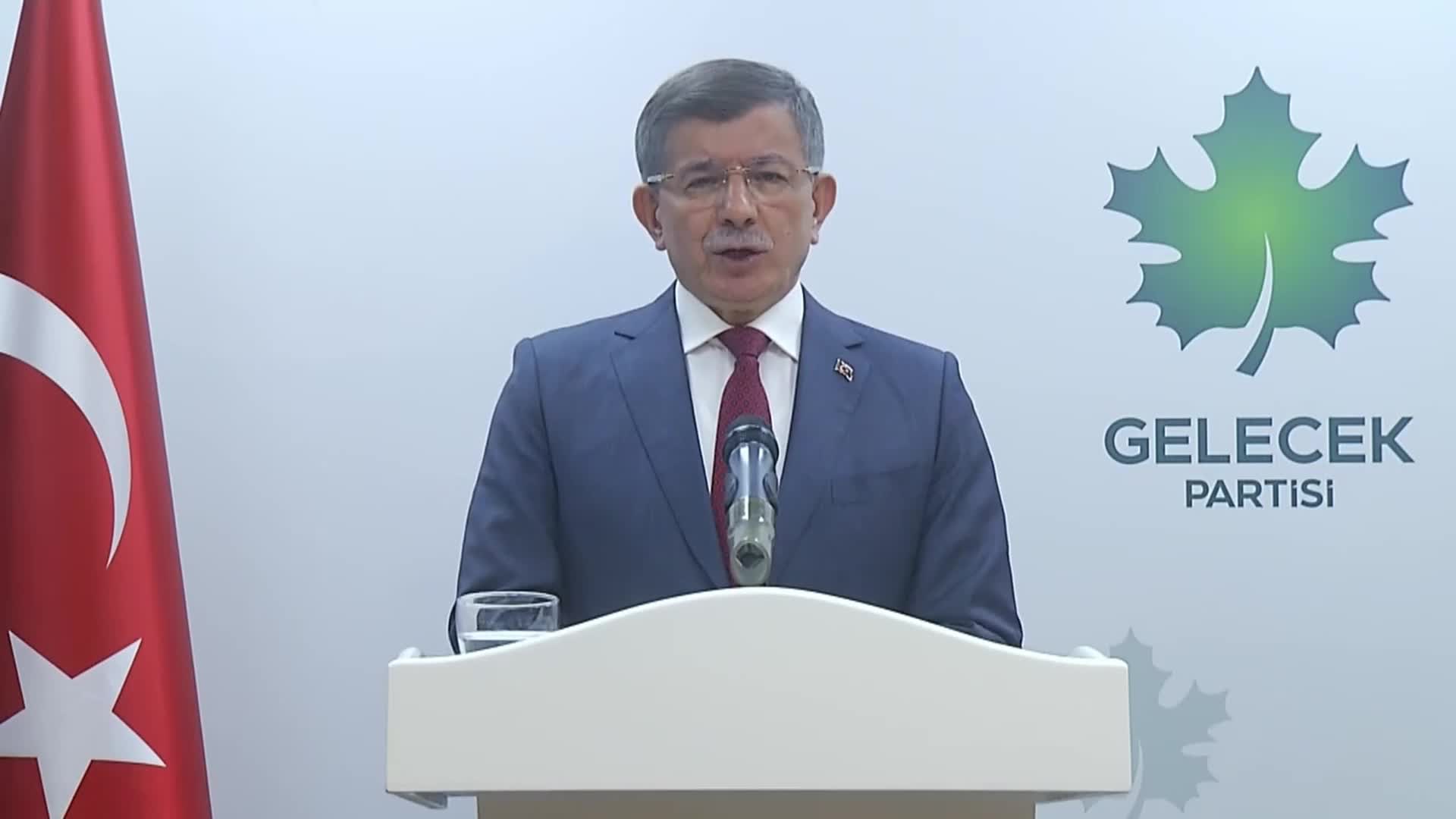 AHMET DAVUTOĞLU: EVET, SİZİN MESAJINIZI ALDIK, BİZİM İHTİYACIMIZ OLAN ŞEY UMUTTUR, ÇALIŞMAKTIR, BİZ 'BİTTİ' DEMEDEN BU SÜREÇ BİTMEYECEK