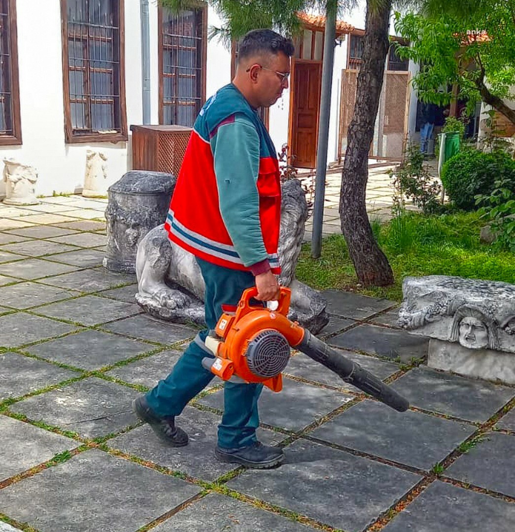 MENTEŞE BELEDİYESİ, KAMU KURUMLARINDAKİ YEŞİL ALANLARIN BAKIMINI YAPIYOR