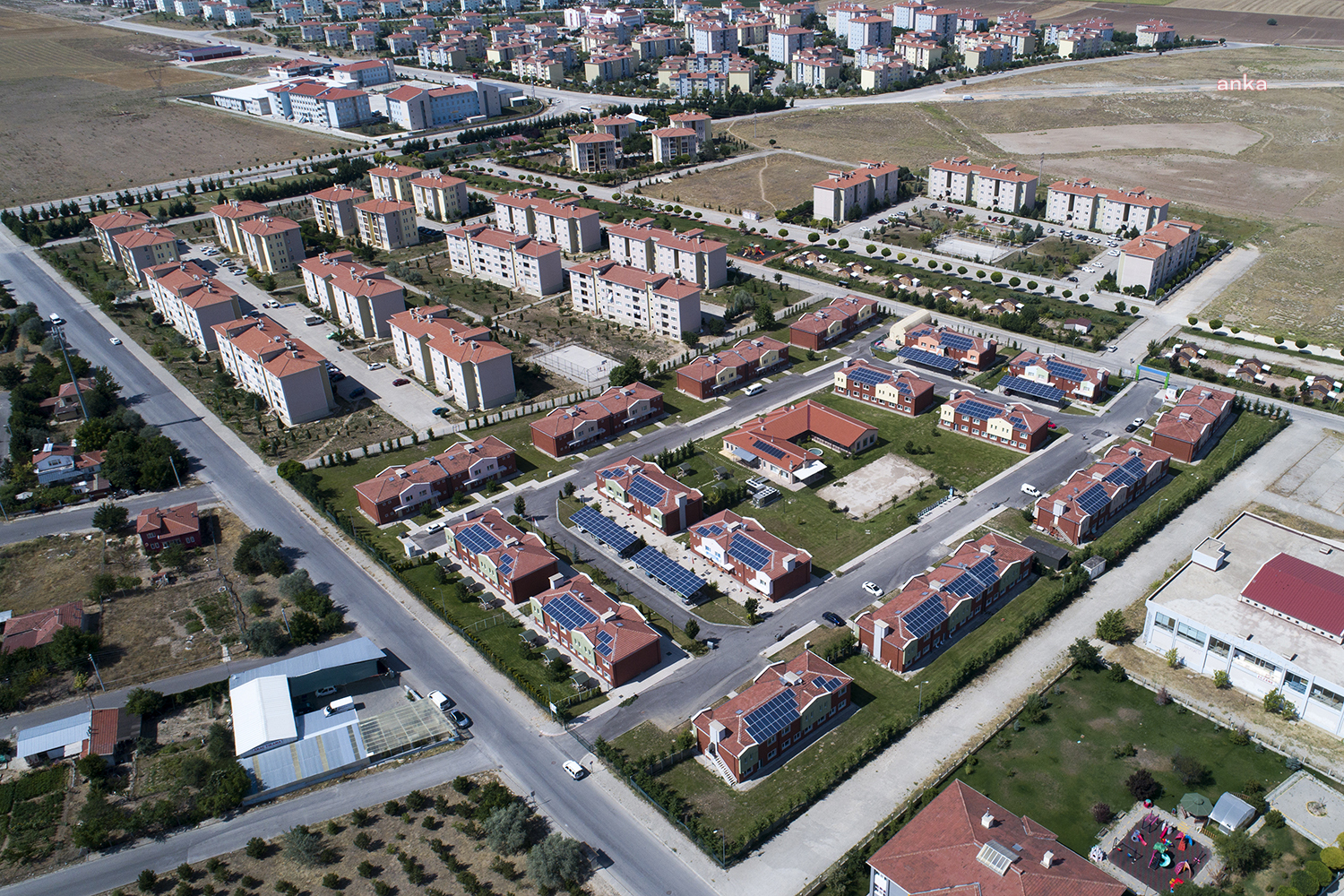 TEPEBAŞI BELEDİYESİ’NİN İLÇEDEKİ DEPREMZEDELERE DESTEĞİ SÜRÜYOR