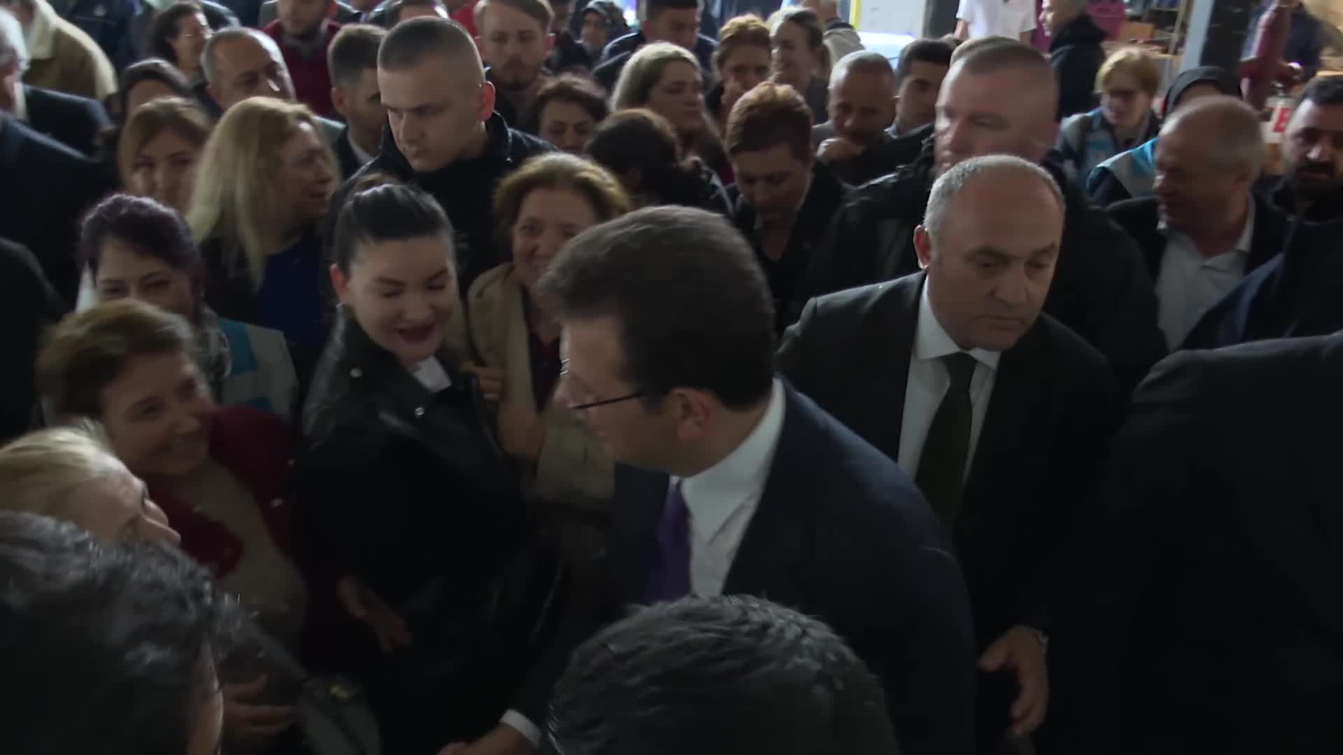 İMAMOĞLU, BEYLİKDÜZÜ SEMT PAZARI'NDA VATANDAŞLARLA BULUŞTU: "İLK TURDA KAZANAN YOK. ‘ADAM KAZANAMADI' YANİ. İKİNCİ TURDA KAZANACAĞIZ İNŞALLAH"