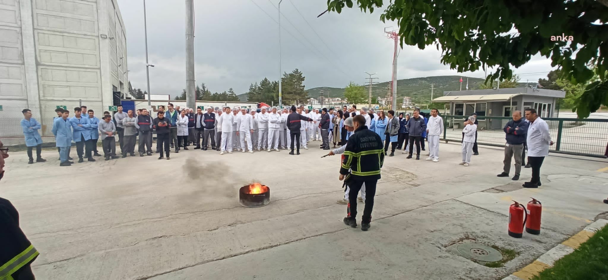BOZÜYÜK BELEDİYESİ İTFAİYESİ’NDEN FABRİKA PERSONELİNE YANGIN EĞİTİMİ