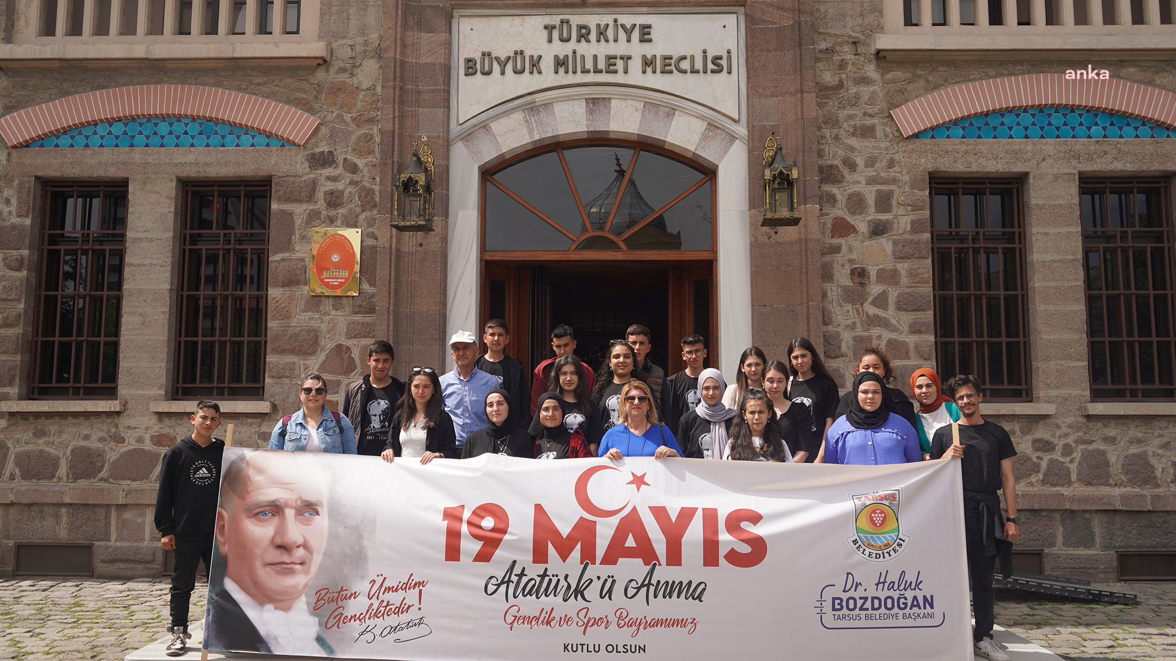 TARSUS BELEDİYE BAŞKANI BOZDOĞAN, KÖY OKULU ÖĞRENCİLERİNİ ANITKABİR'E GÖTÜRDÜ
