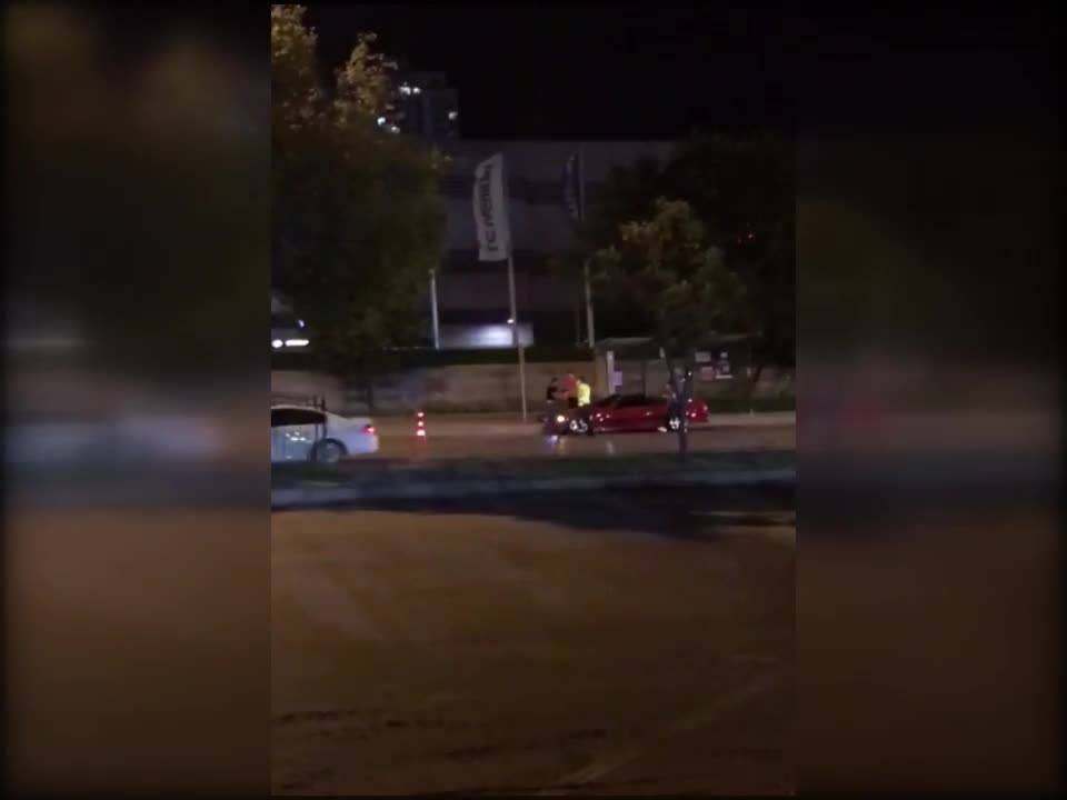 ANKARA’DA POLİS BİR GENCİ BÖYLE COPLADI: ABİ NE YAPIYORSUN YA