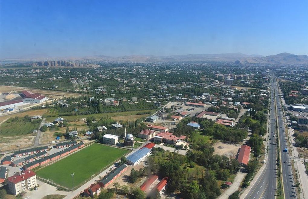 HAKKARİ'DE 65 YAŞ VE ÜSTÜ VATANDAŞLARIN SOKAĞA ÇIKMALARI KISITLANDI
