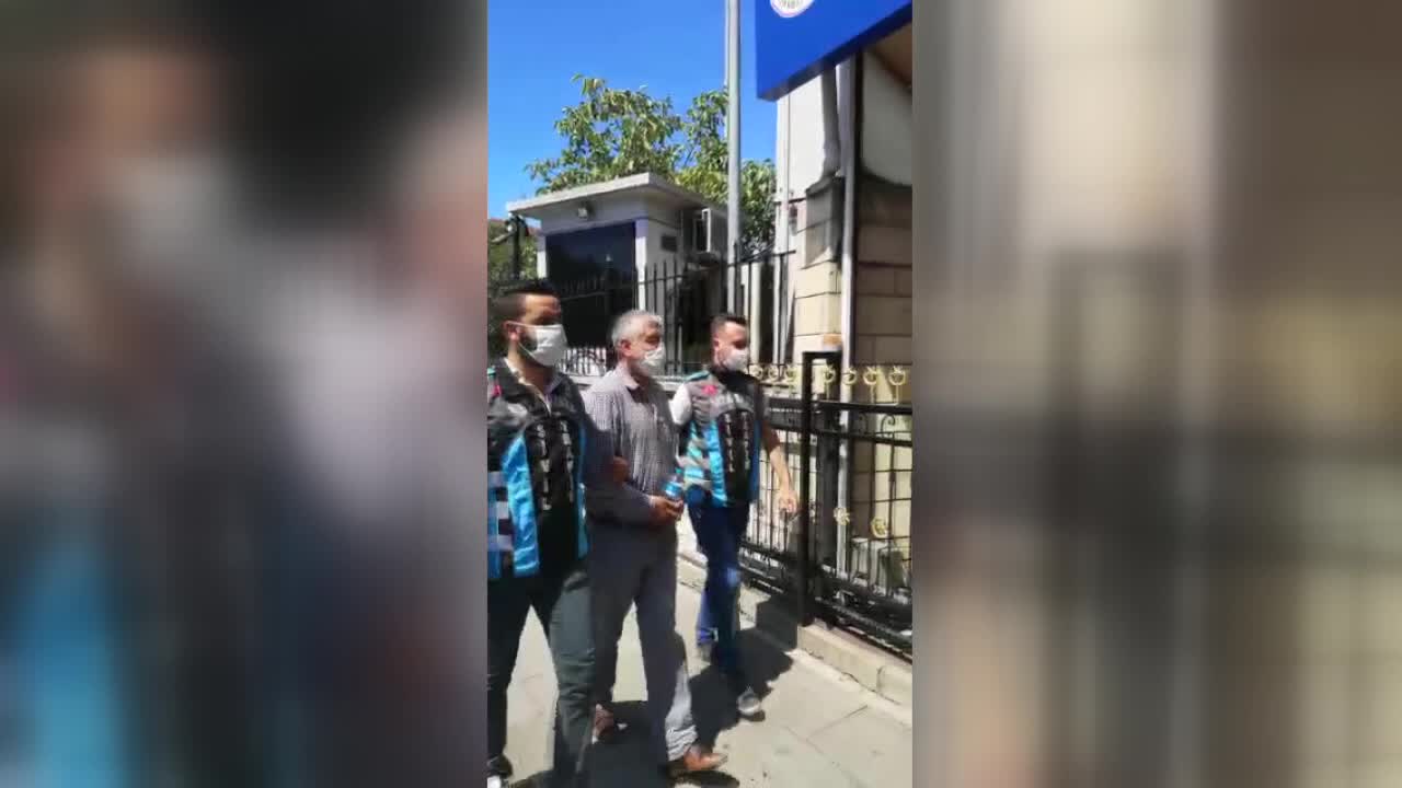 ARAÇ KULLANIRKEN AT YARIŞI OYNAYAN TAKSİCİ GÖZALTINA ALINDI
