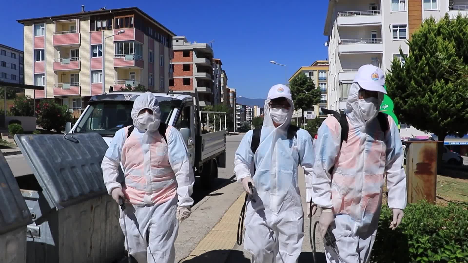 ATAKUM BELEDİYESİ’NİN HİJYEN TİMLERİ KENTTEKİ TÜM PARKLARI DEZENFEKTE EDİYOR