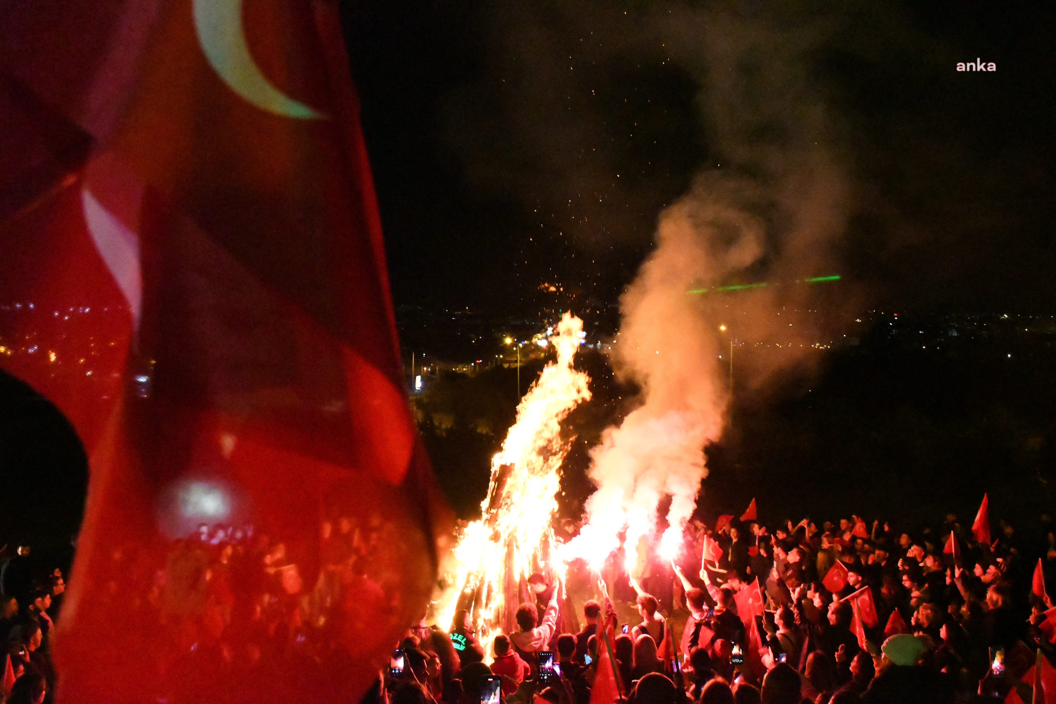 LÜLEBURGAZ’DA ON BİNLER BAĞIMSIZLIK COŞKUSUYLA YÜRÜDÜ